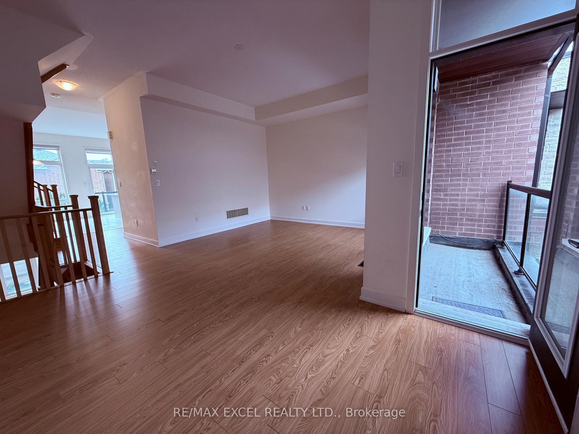 Photo 5 of 33 Benoit Street, Vaughan, Vellore Village — HOMEH
