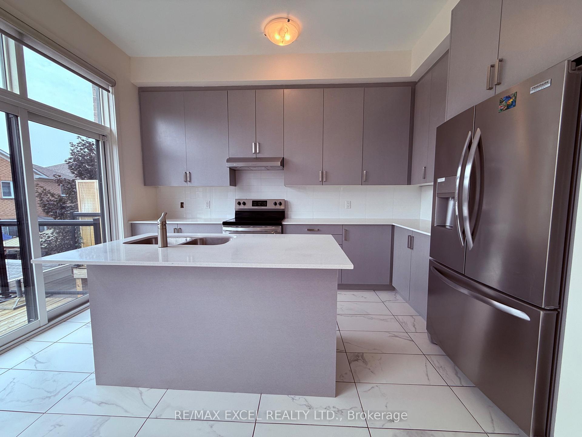 Photo 8 of 33 Benoit Street, Vaughan, Vellore Village — HOMEH