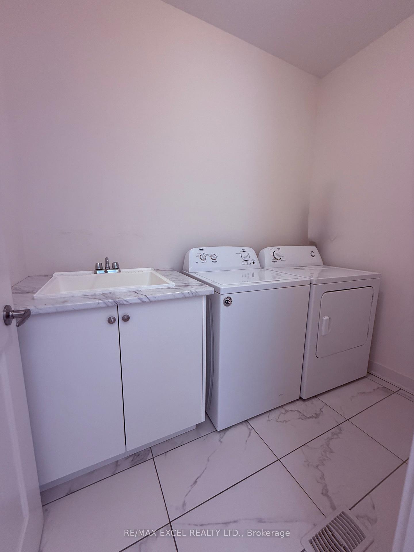 Photo 11 of 33 Benoit Street, Vaughan, Vellore Village — HOMEH