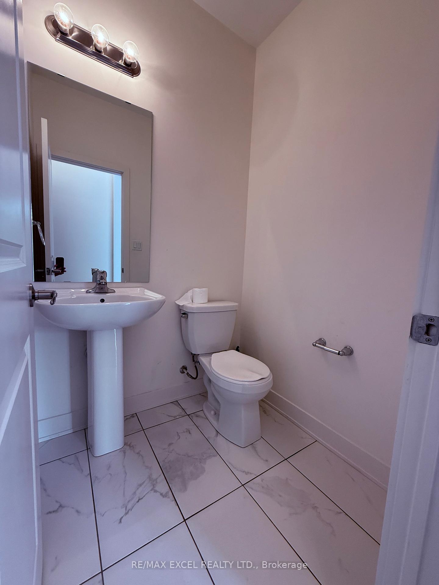 Photo 12 of 33 Benoit Street, Vaughan, Vellore Village — HOMEH