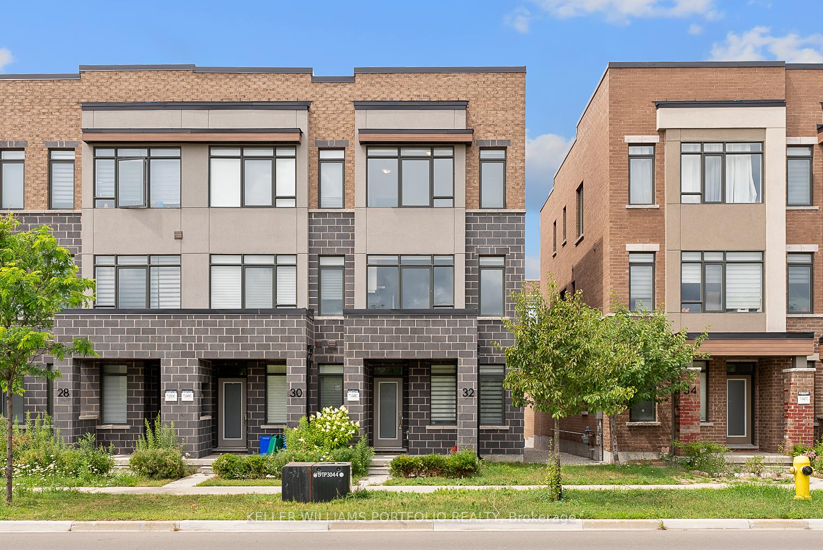 Photo 2 of 32 Troon Avenue, Vaughan, Rural Vaughan — HOMEH