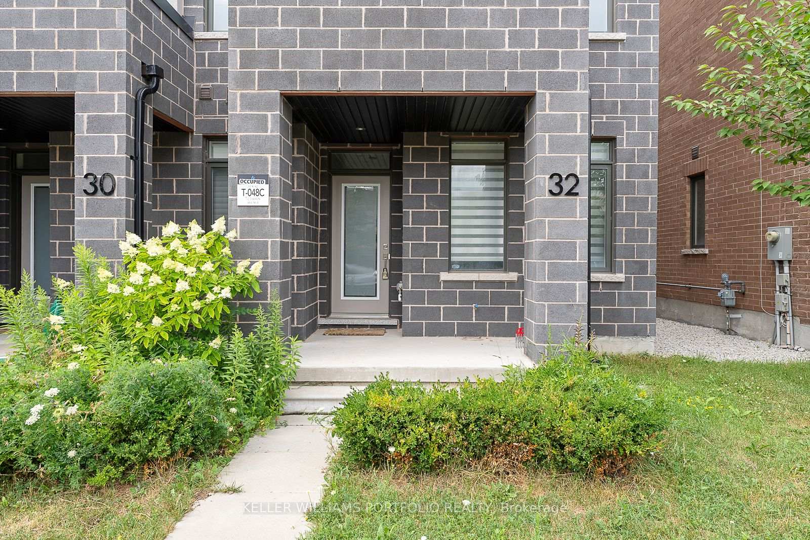 Photo 4 of 32 Troon Avenue, Vaughan, Rural Vaughan — HOMEH