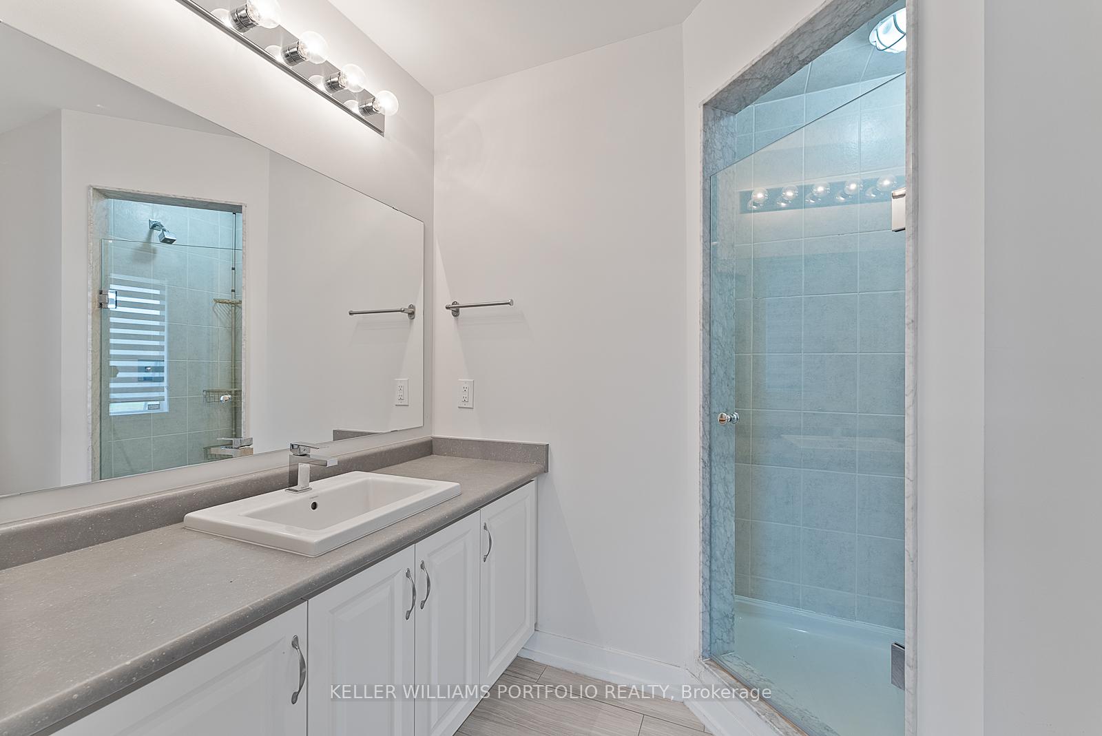 Photo 11 of 32 Troon Avenue, Vaughan, Rural Vaughan — HOMEH