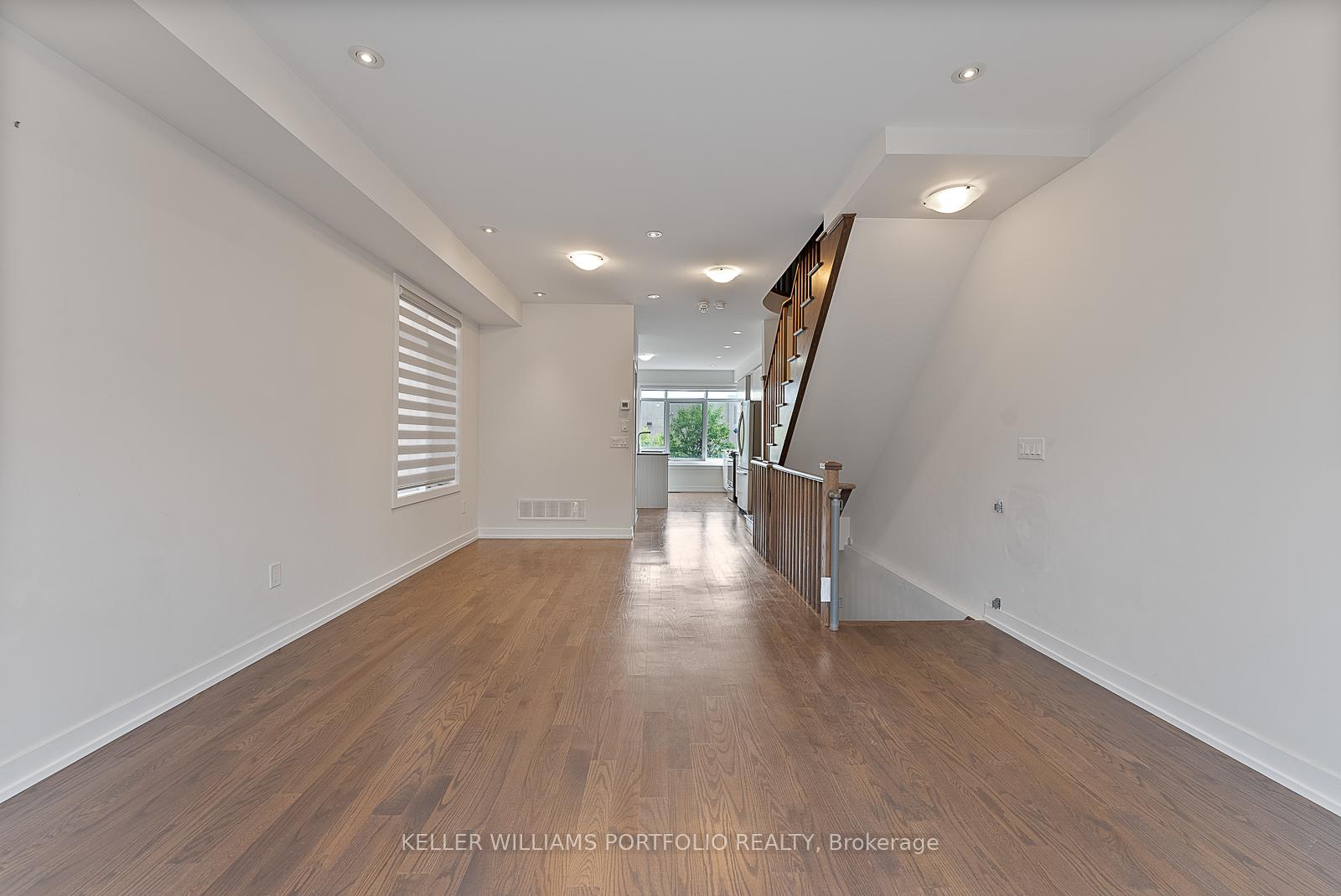 Photo 13 of 32 Troon Avenue, Vaughan, Rural Vaughan — HOMEH