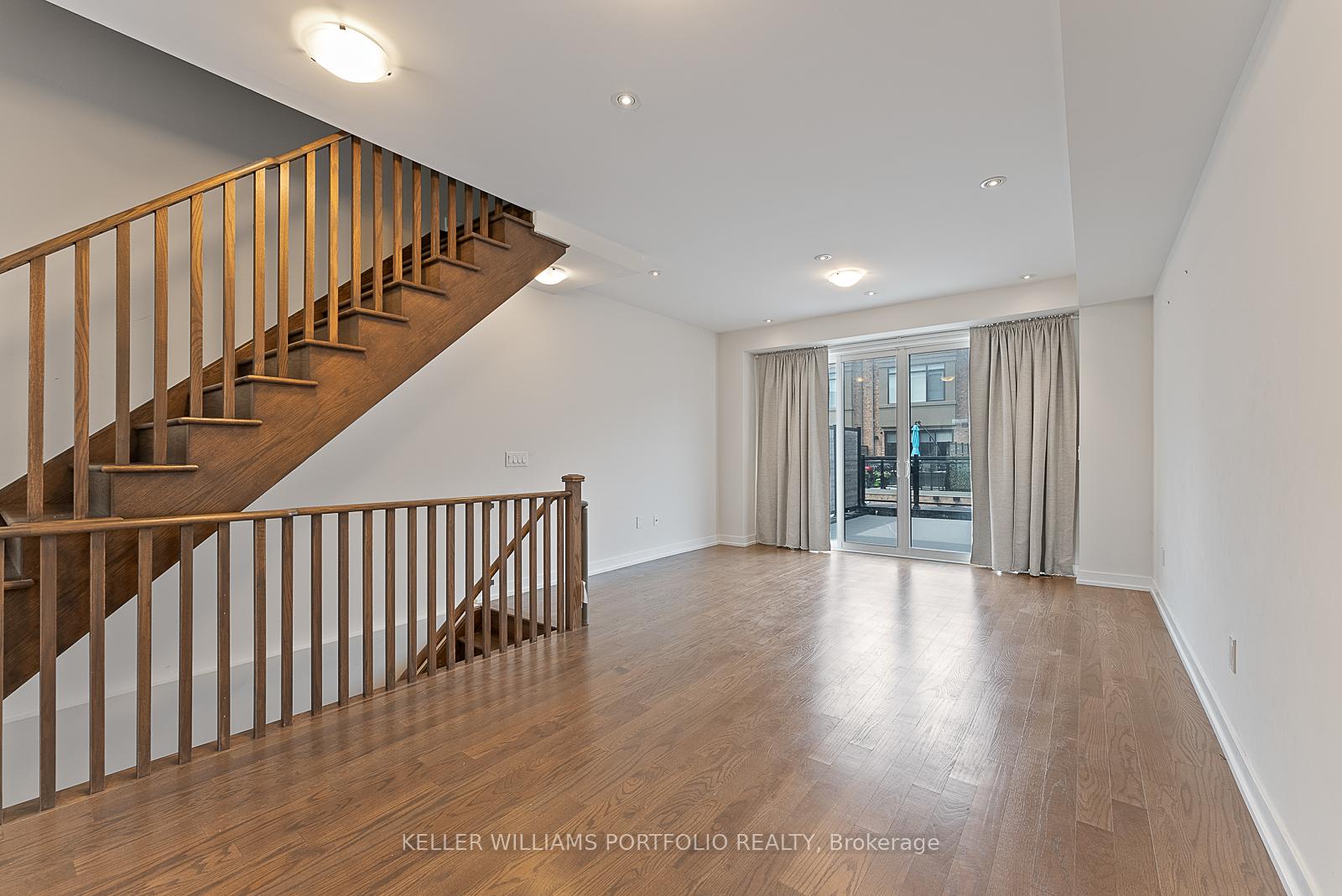 Photo 15 of 32 Troon Avenue, Vaughan, Rural Vaughan — HOMEH