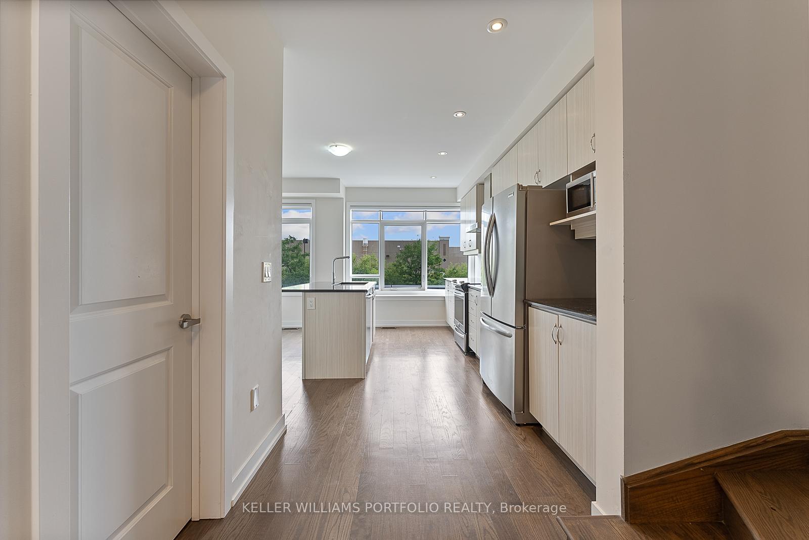 Photo 18 of 32 Troon Avenue, Vaughan, Rural Vaughan — HOMEH