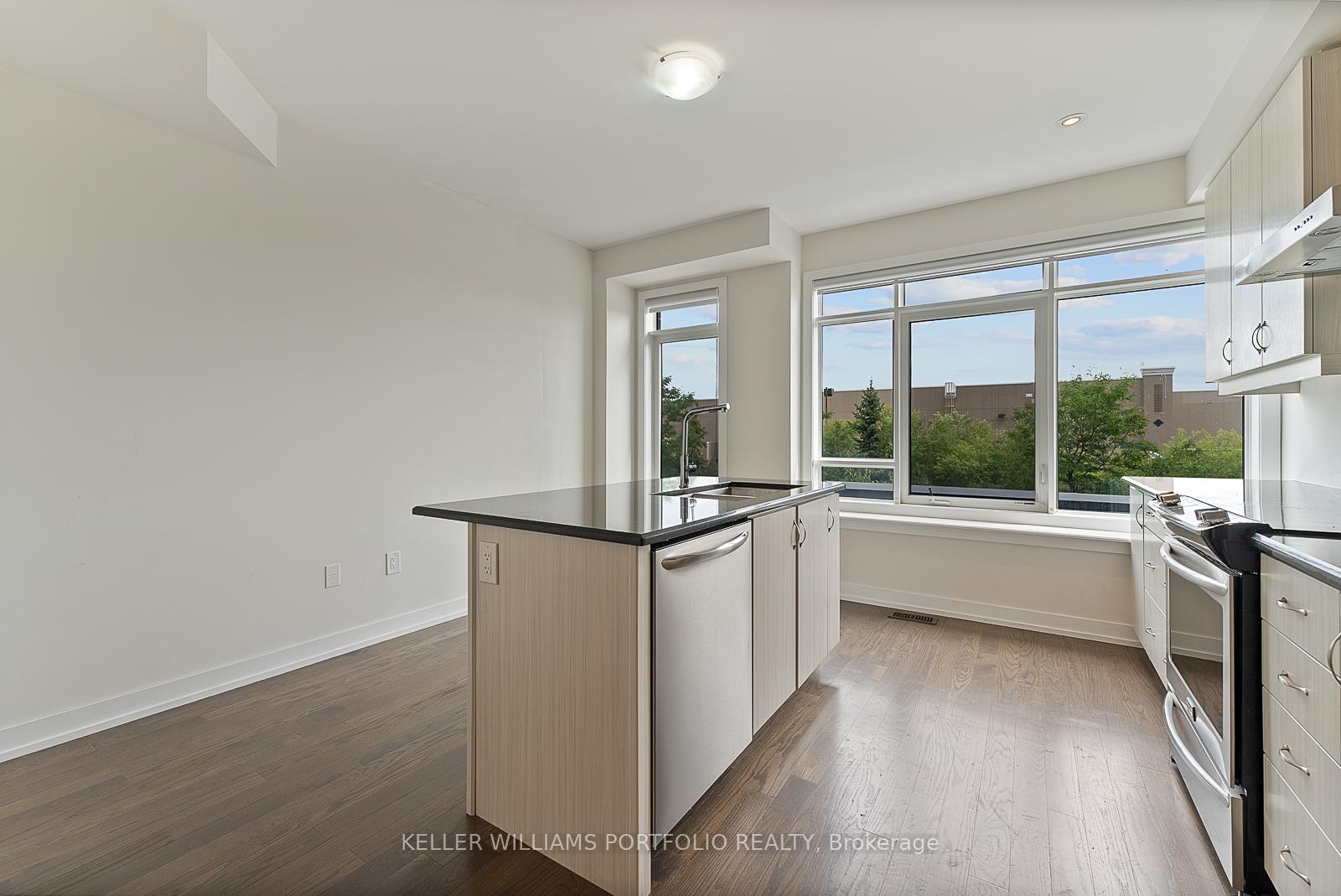 Photo 19 of 32 Troon Avenue, Vaughan, Rural Vaughan — HOMEH