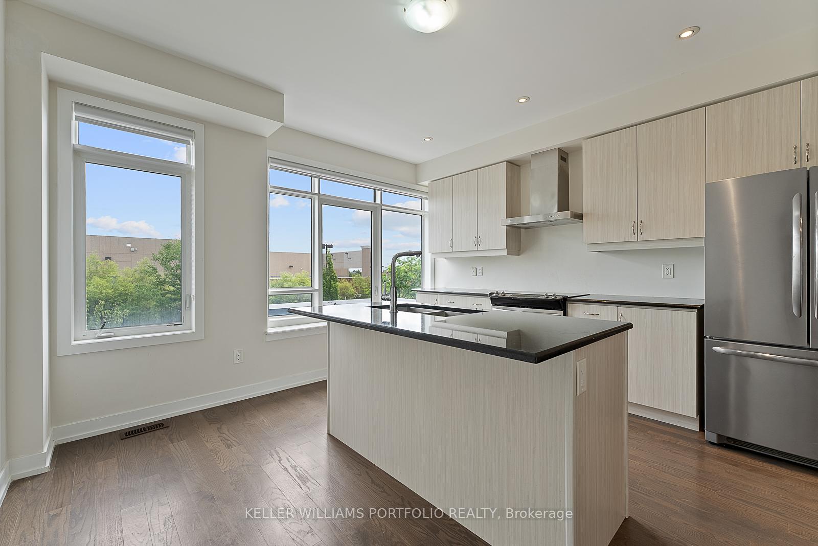 Photo 20 of 32 Troon Avenue, Vaughan, Rural Vaughan — HOMEH