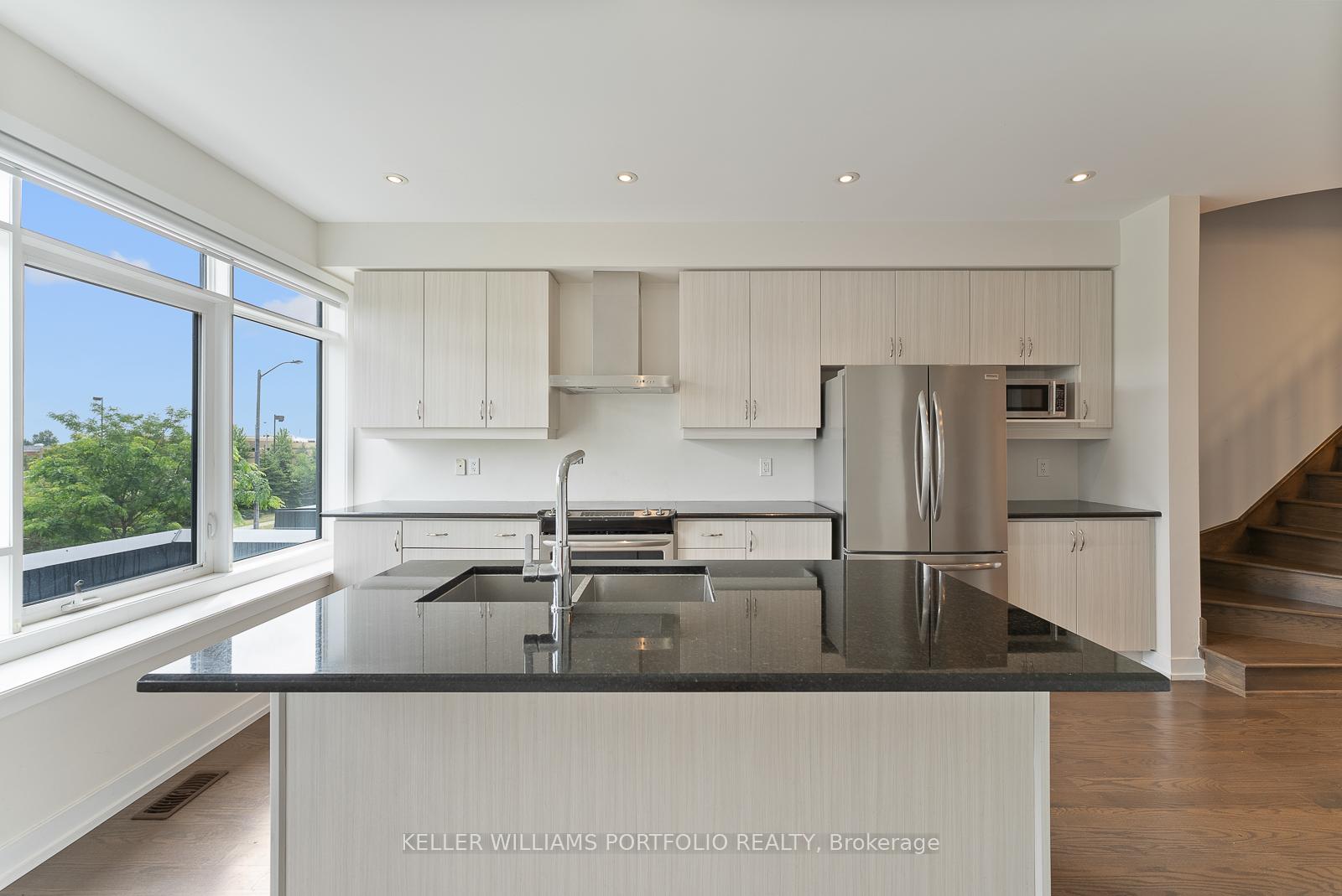 Photo 21 of 32 Troon Avenue, Vaughan, Rural Vaughan — HOMEH