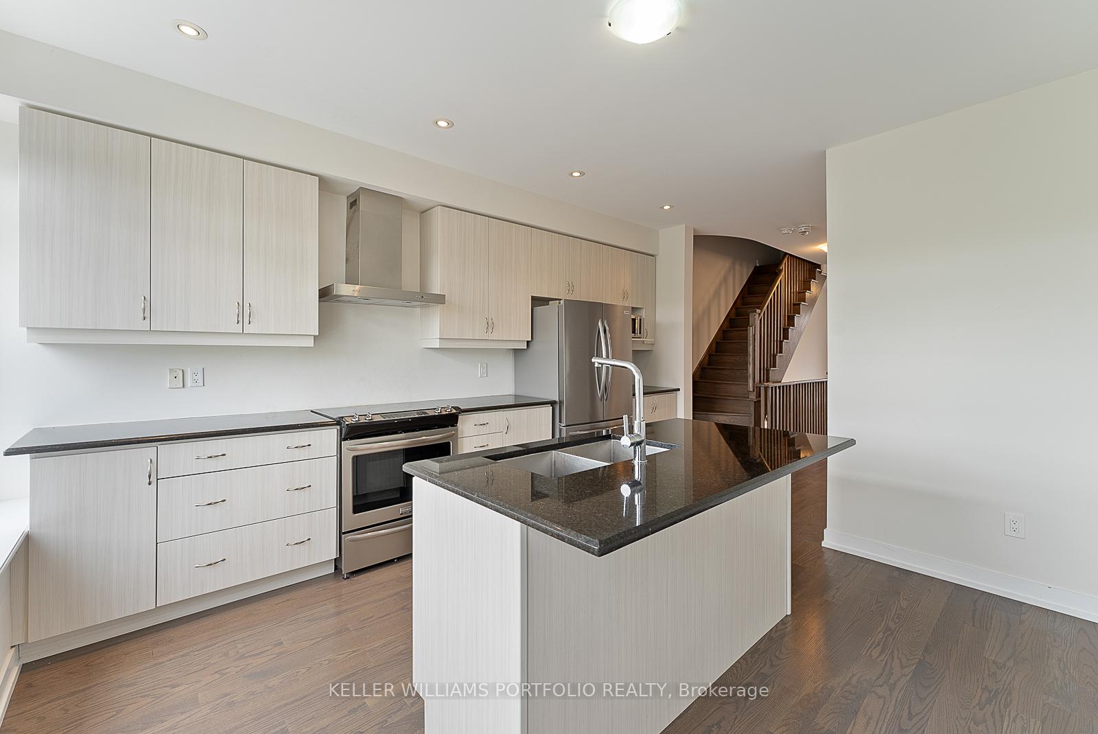 Photo 22 of 32 Troon Avenue, Vaughan, Rural Vaughan — HOMEH