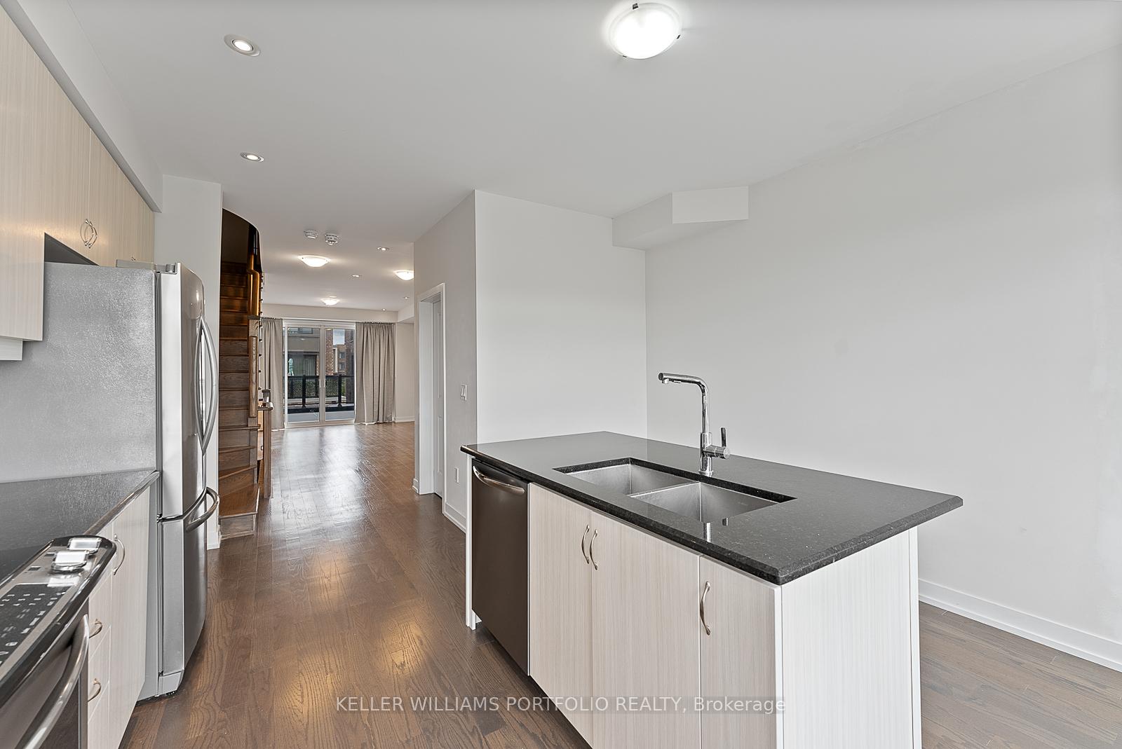 Photo 23 of 32 Troon Avenue, Vaughan, Rural Vaughan — HOMEH