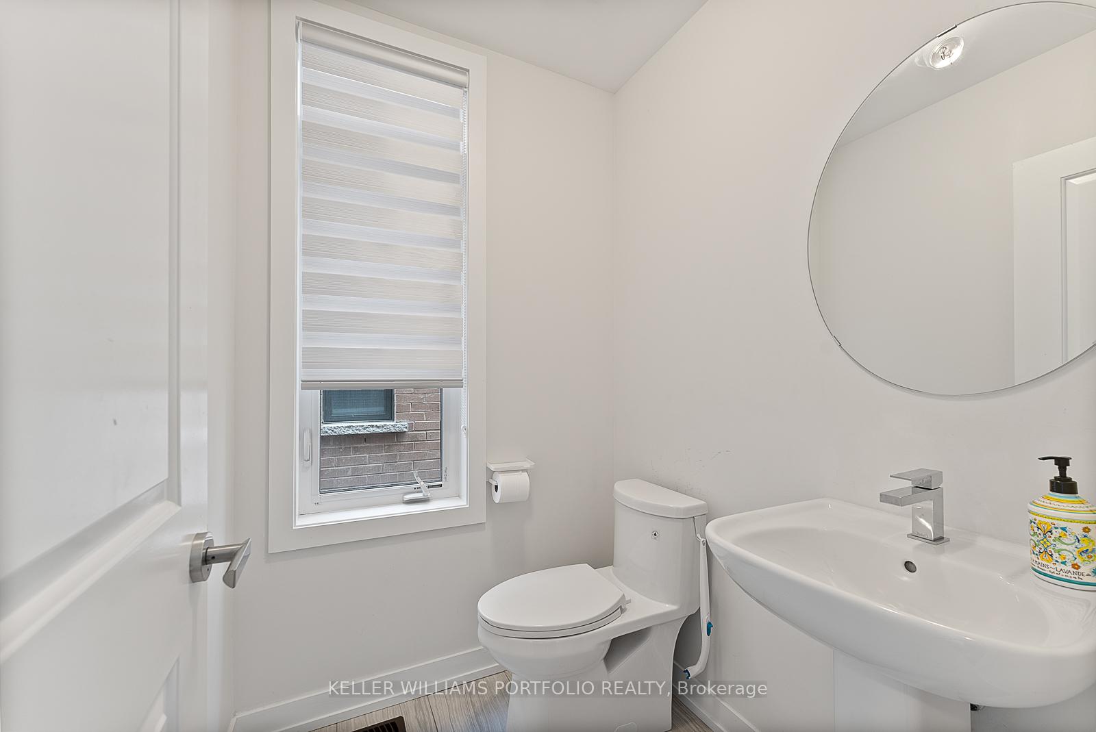 Photo 24 of 32 Troon Avenue, Vaughan, Rural Vaughan — HOMEH