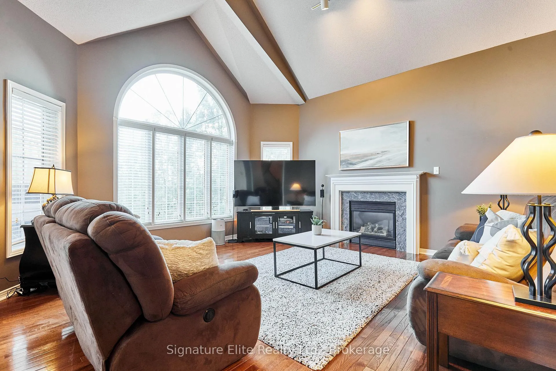 Photo 4 of 51 Roan Drive, Whitby, Lynde Creek — HOMEH