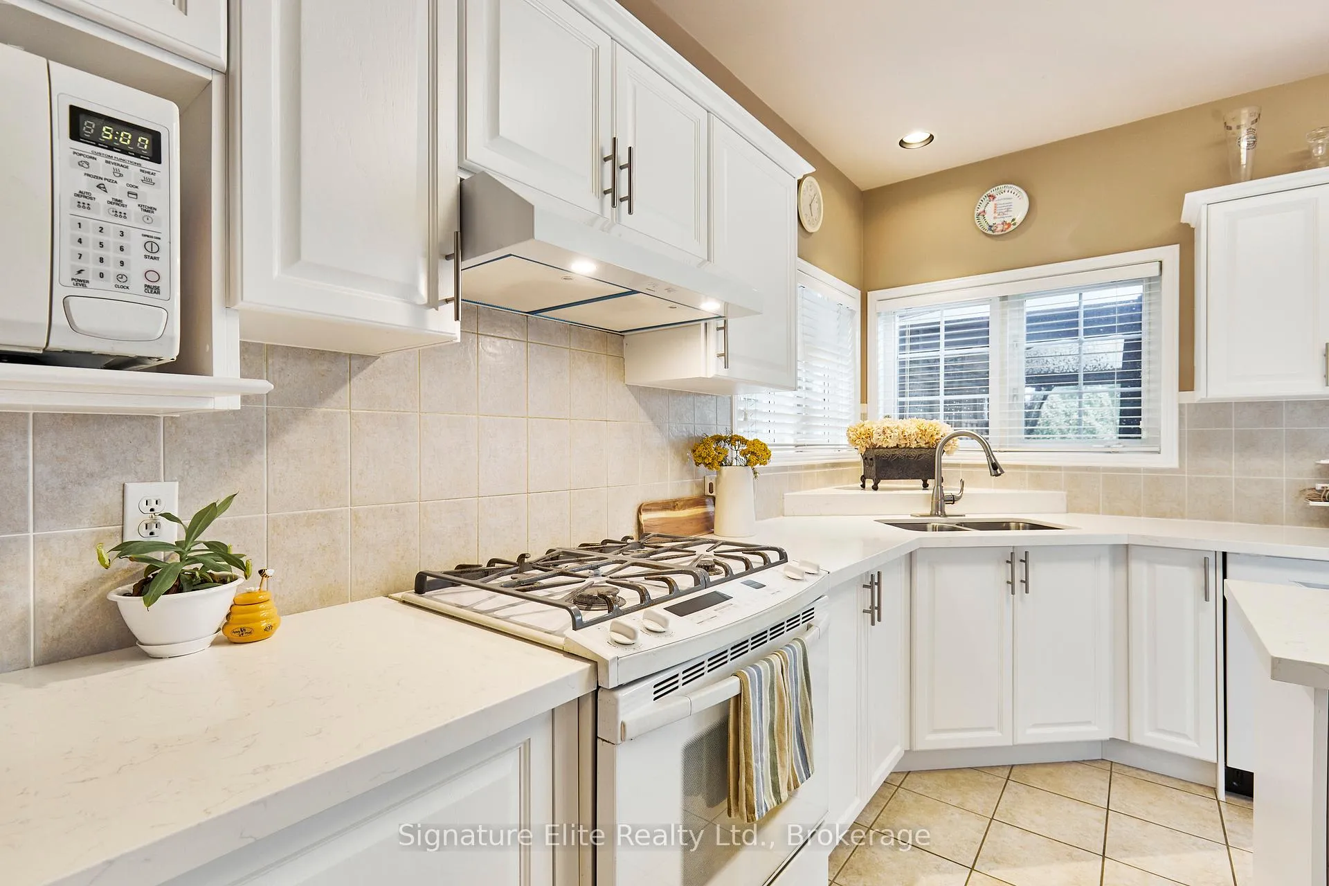Photo 10 of 51 Roan Drive, Whitby, Lynde Creek — HOMEH