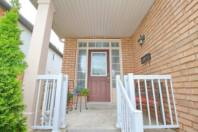 Photo 2 of 9 Presley Crescent, Whitby, Williamsburg — HOMEH