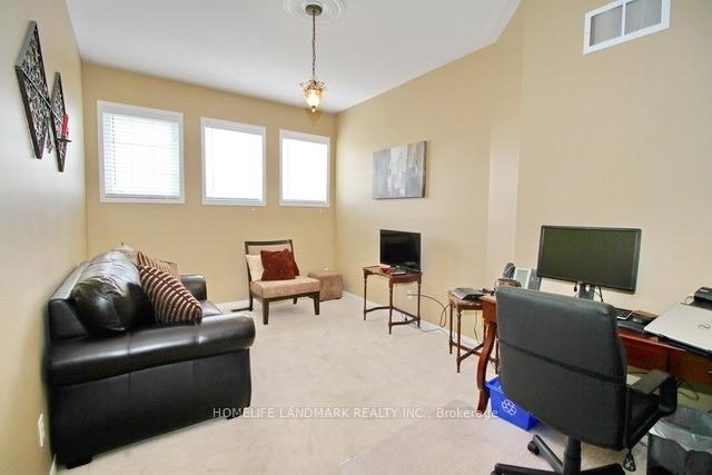 Photo 6 of 9 Presley Crescent, Whitby, Williamsburg — HOMEH