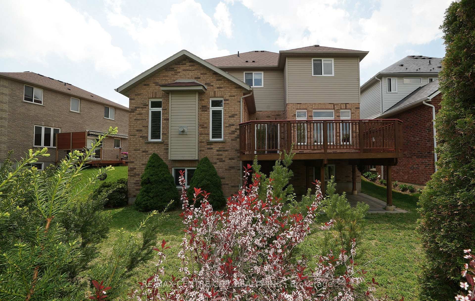 Photo 2 of 692 Salzburg Drive, Waterloo — HOMEH