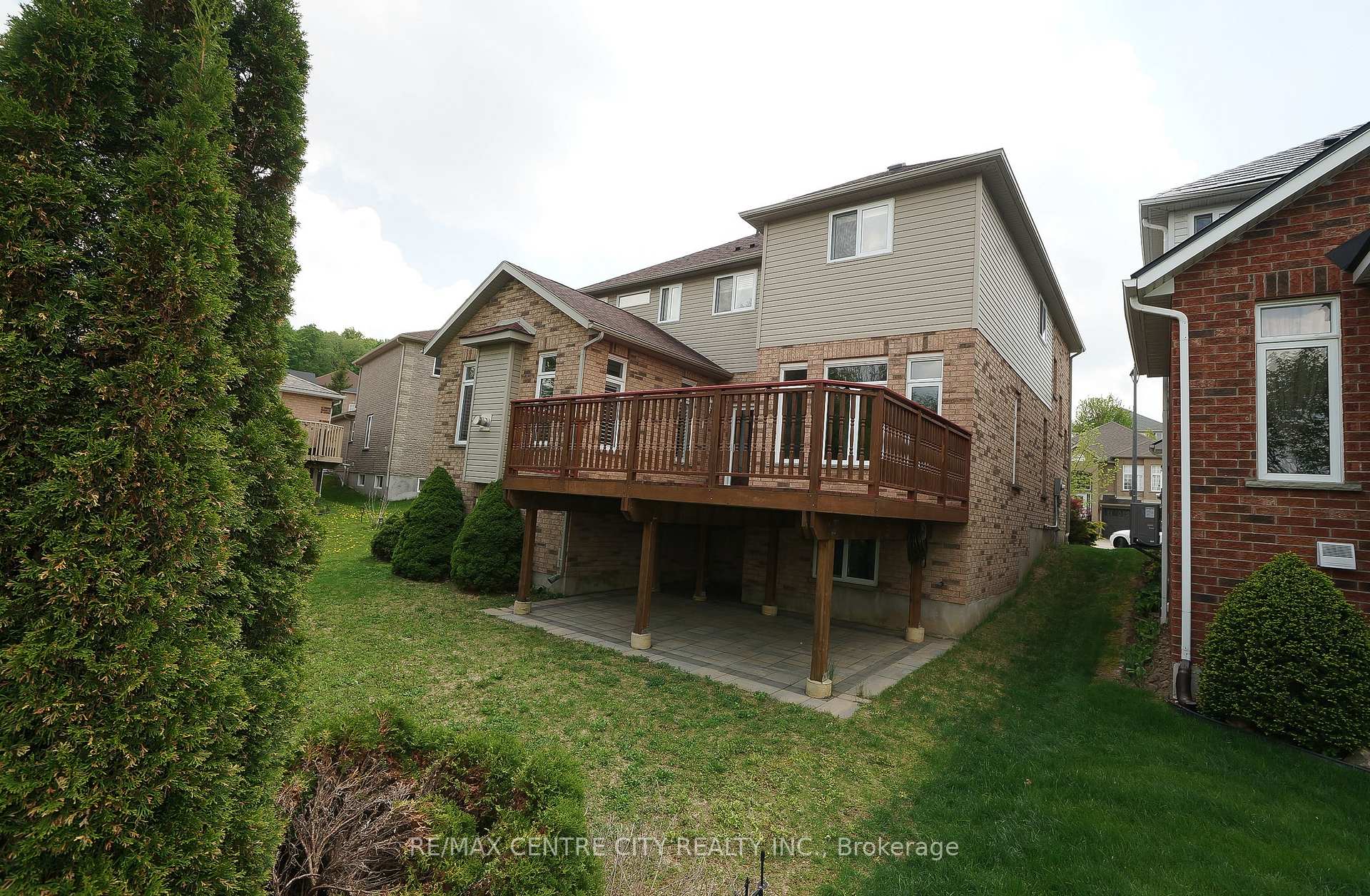 Photo 3 of 692 Salzburg Drive, Waterloo — HOMEH