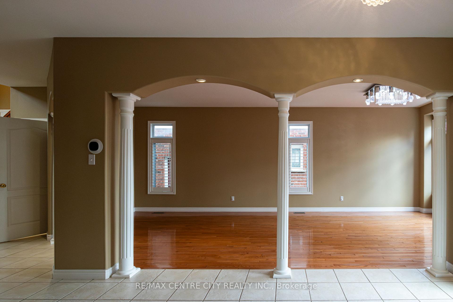 Photo 6 of 692 Salzburg Drive, Waterloo — HOMEH