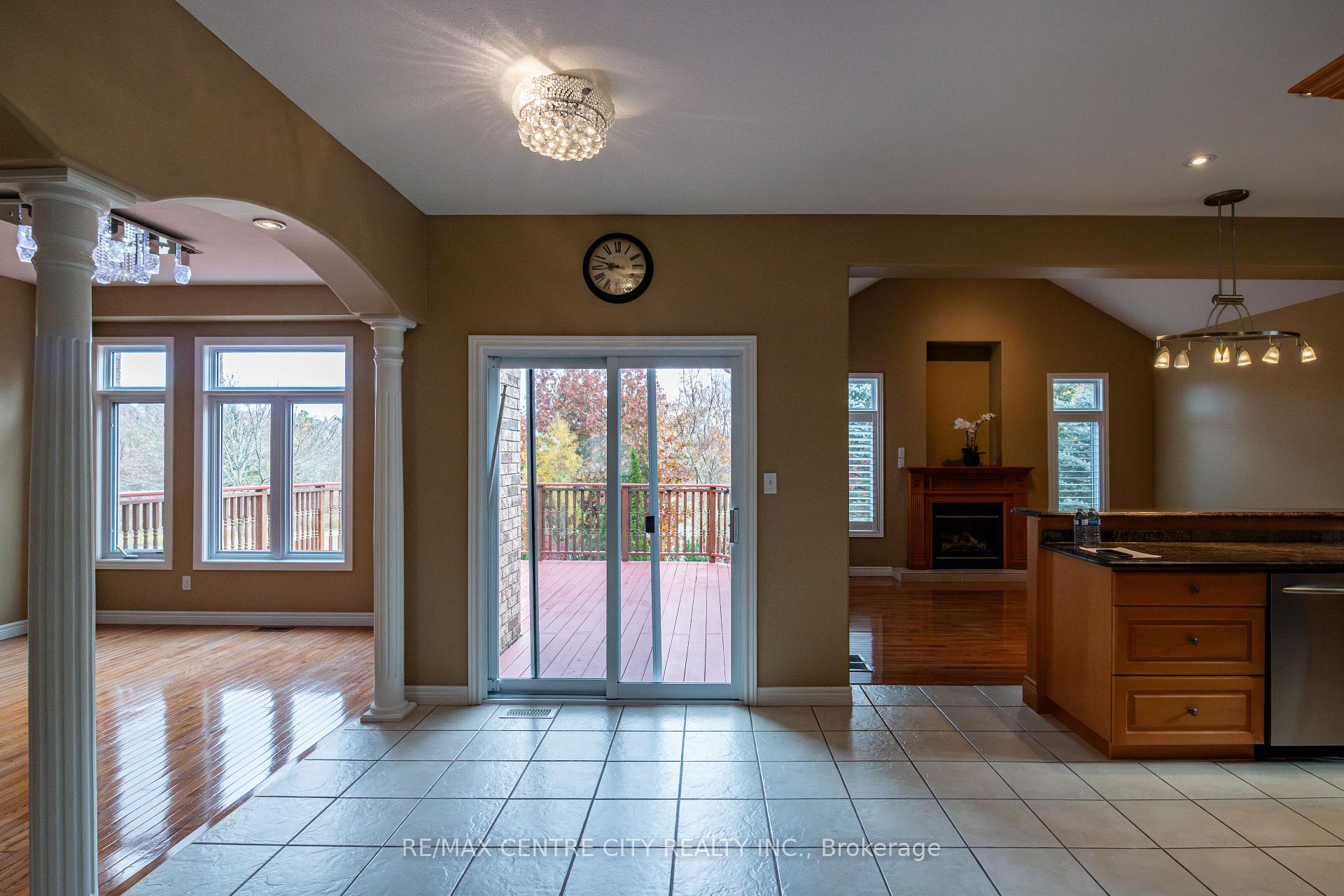 Photo 7 of 692 Salzburg Drive, Waterloo — HOMEH