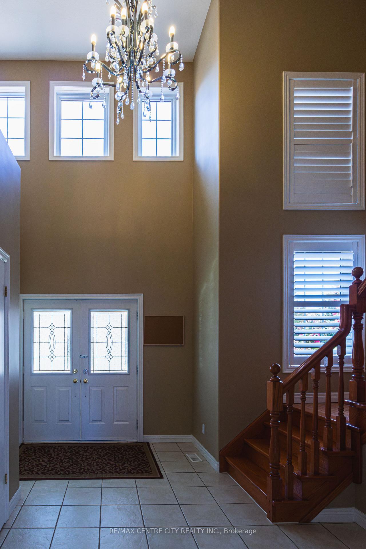 Photo 8 of 692 Salzburg Drive, Waterloo — HOMEH