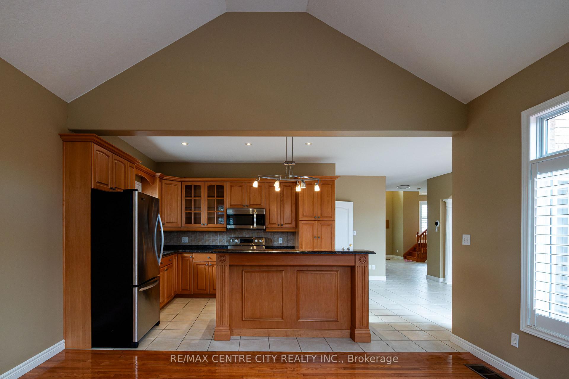 Photo 12 of 692 Salzburg Drive, Waterloo — HOMEH