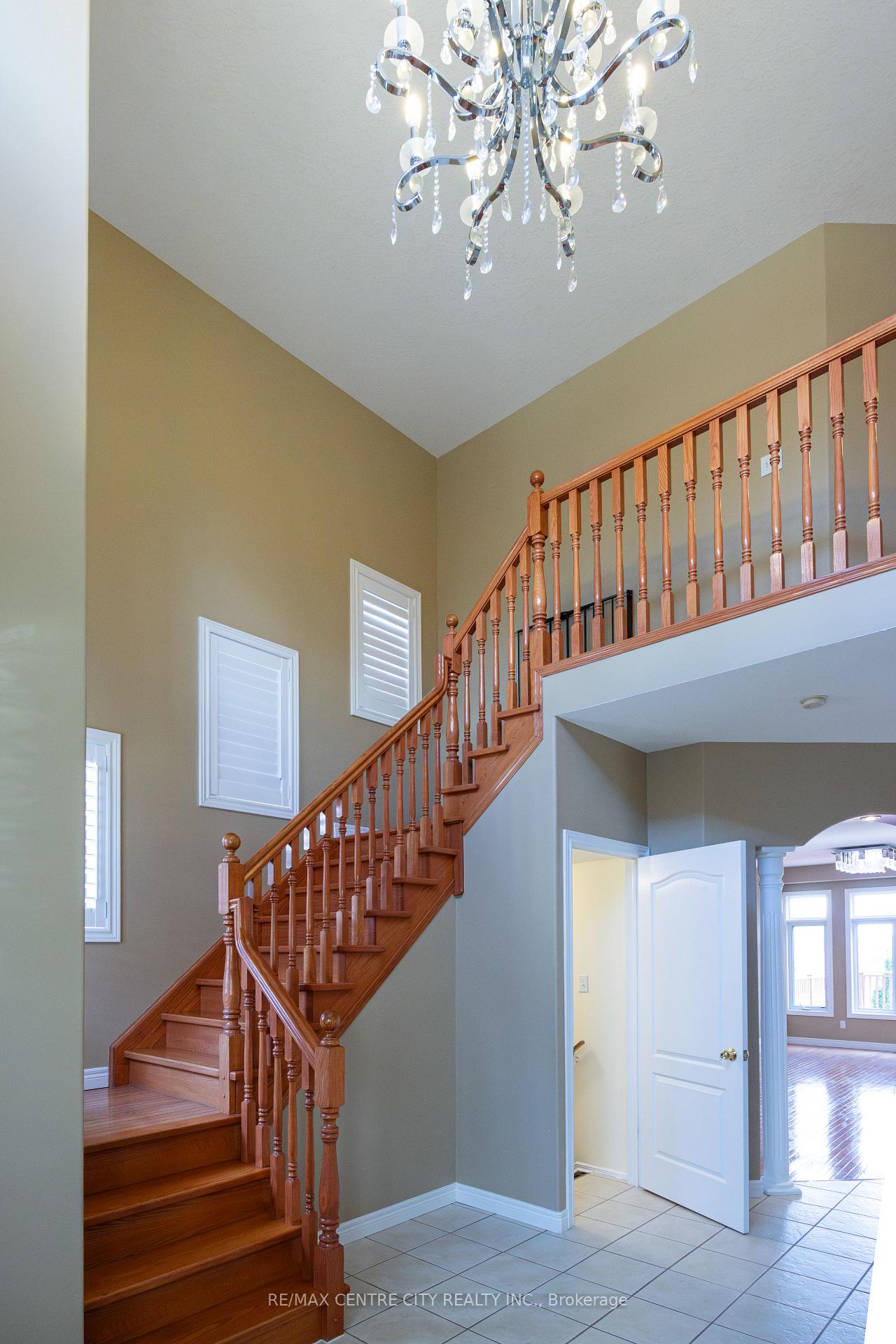 Photo 13 of 692 Salzburg Drive, Waterloo — HOMEH