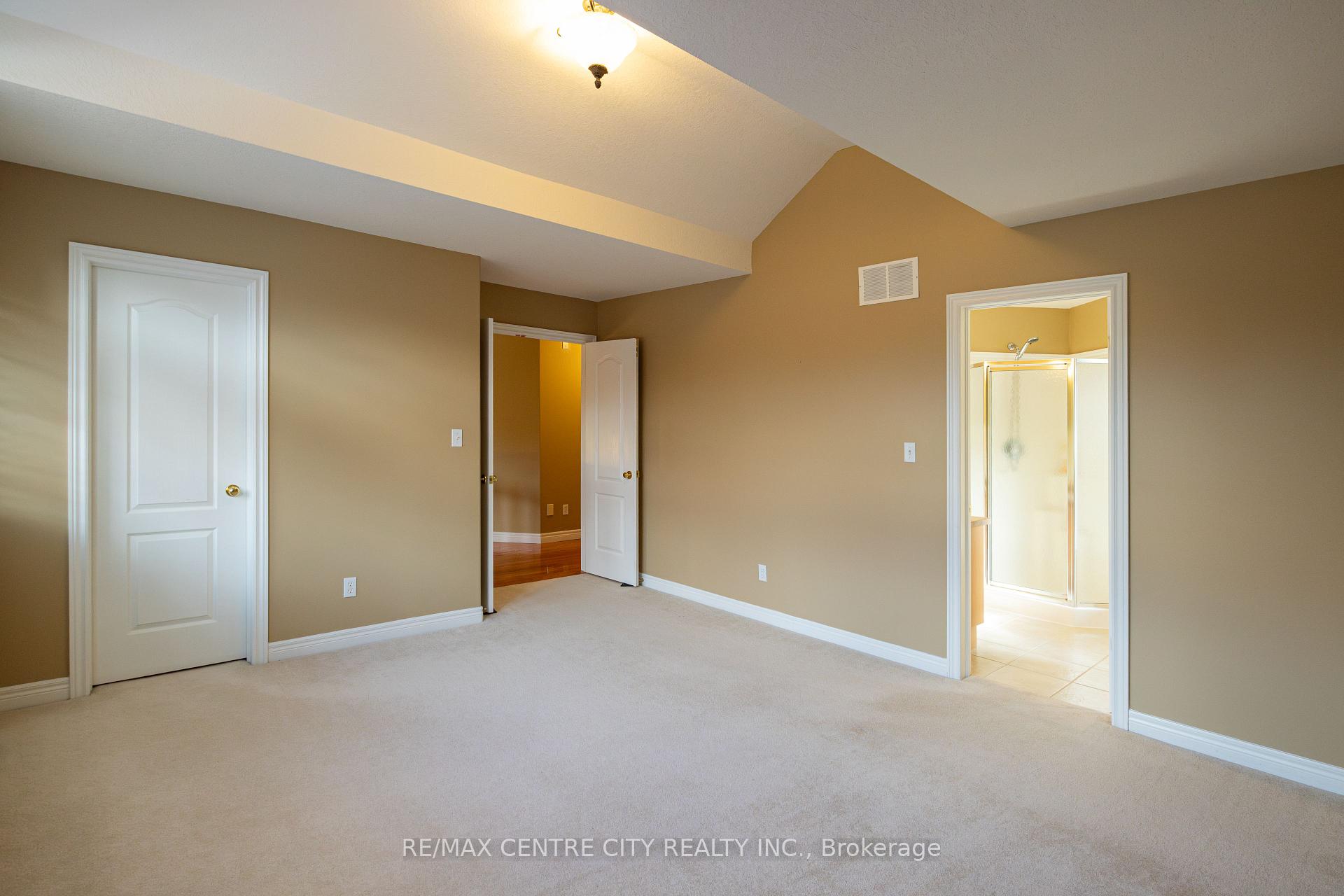 Photo 15 of 692 Salzburg Drive, Waterloo — HOMEH