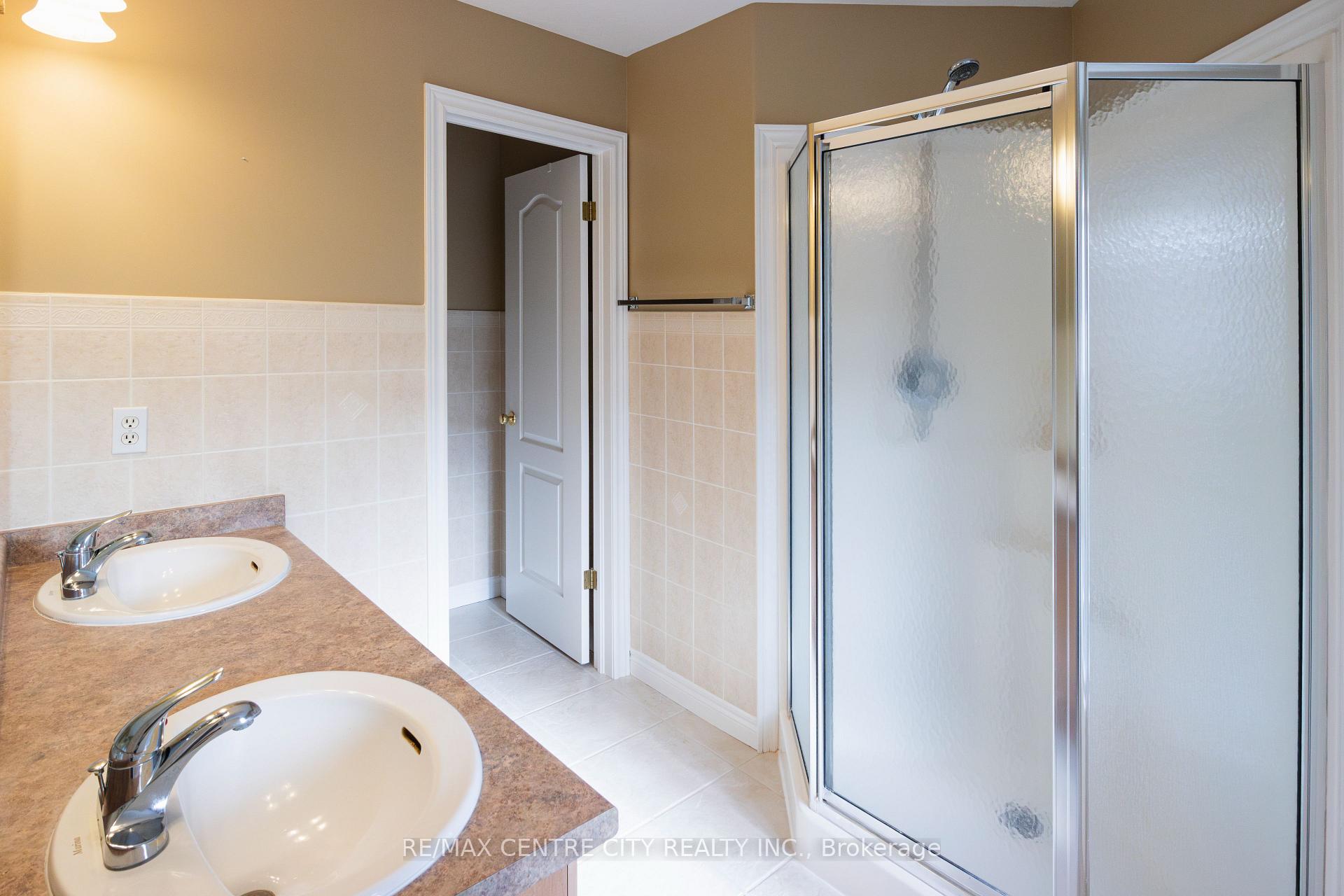 Photo 16 of 692 Salzburg Drive, Waterloo — HOMEH