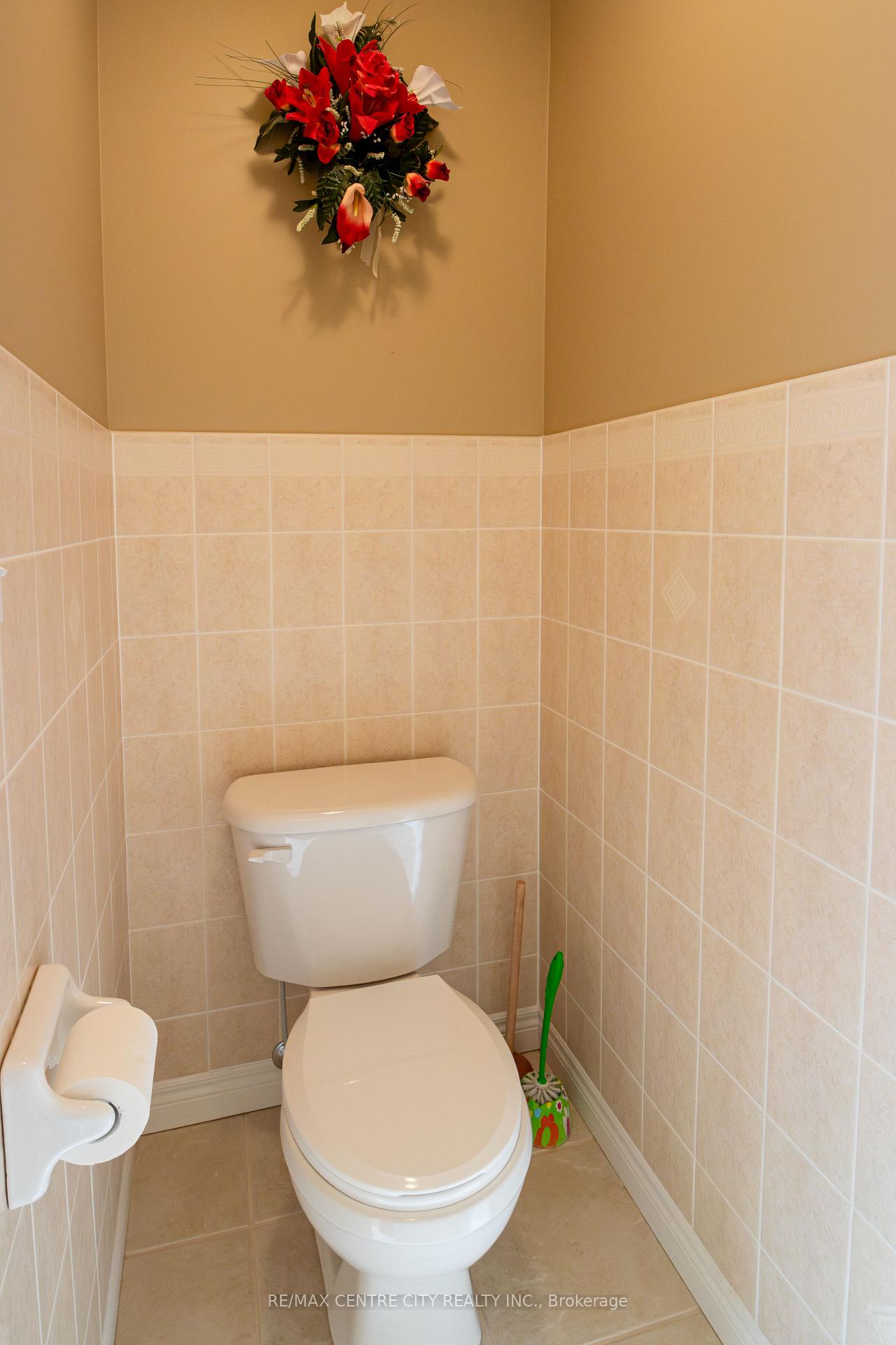 Photo 18 of 692 Salzburg Drive, Waterloo — HOMEH