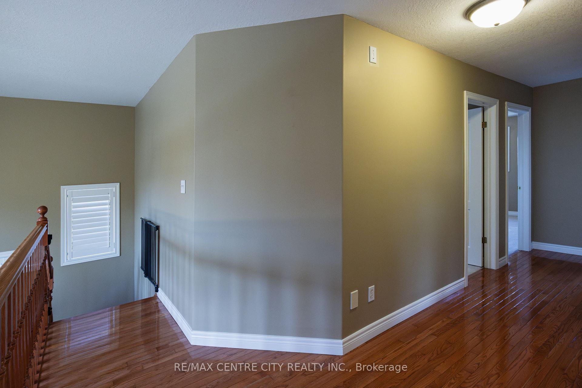 Photo 19 of 692 Salzburg Drive, Waterloo — HOMEH