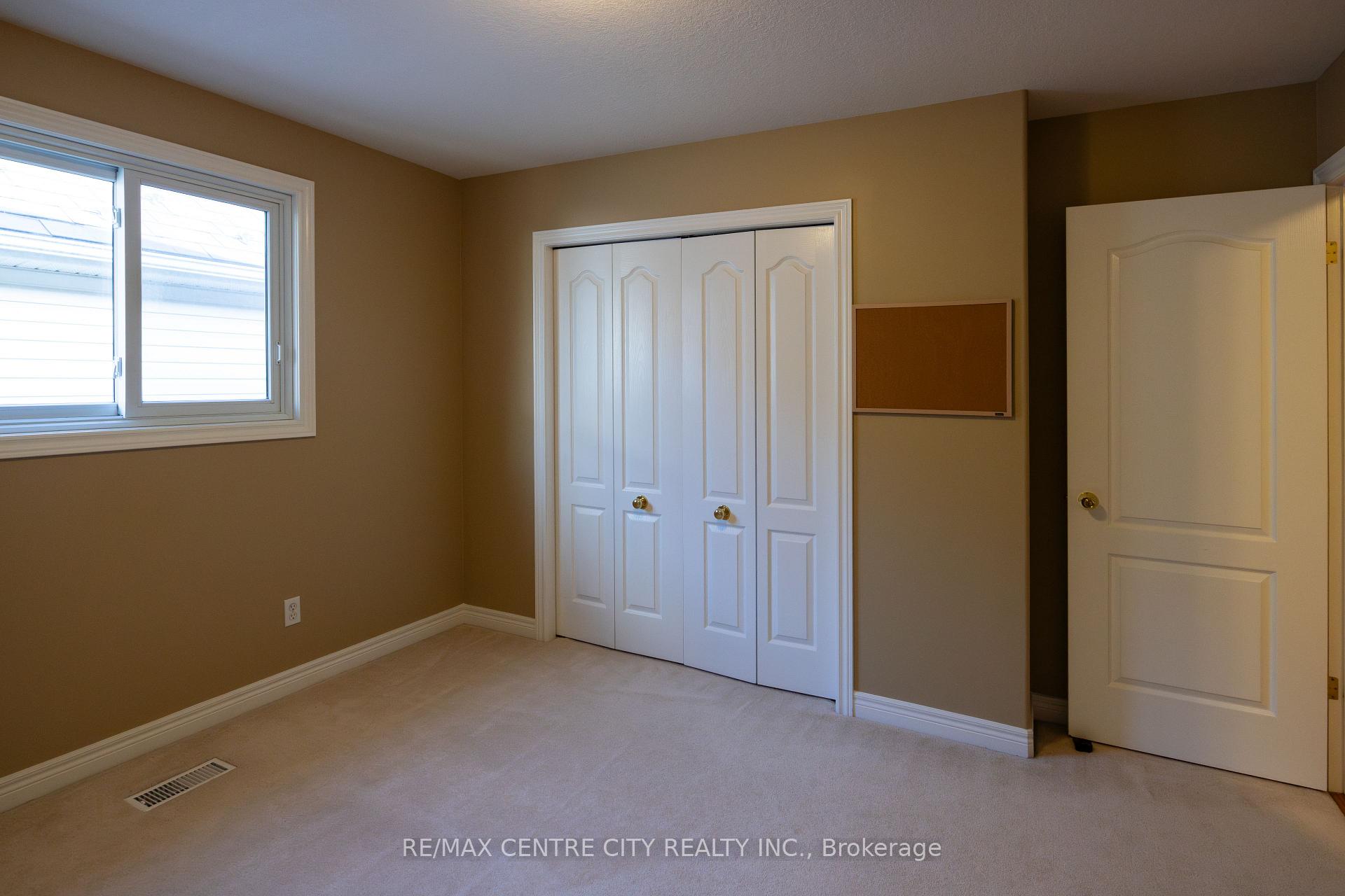Photo 21 of 692 Salzburg Drive, Waterloo — HOMEH