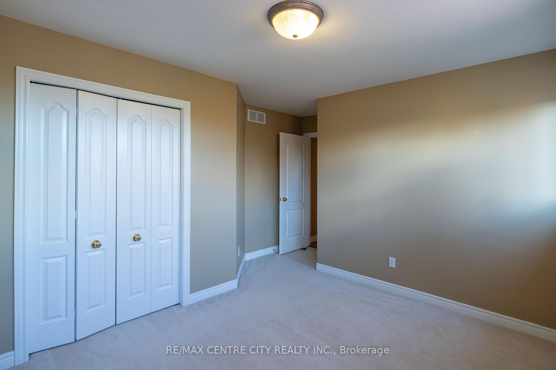 Photo 23 of 692 Salzburg Drive, Waterloo — HOMEH