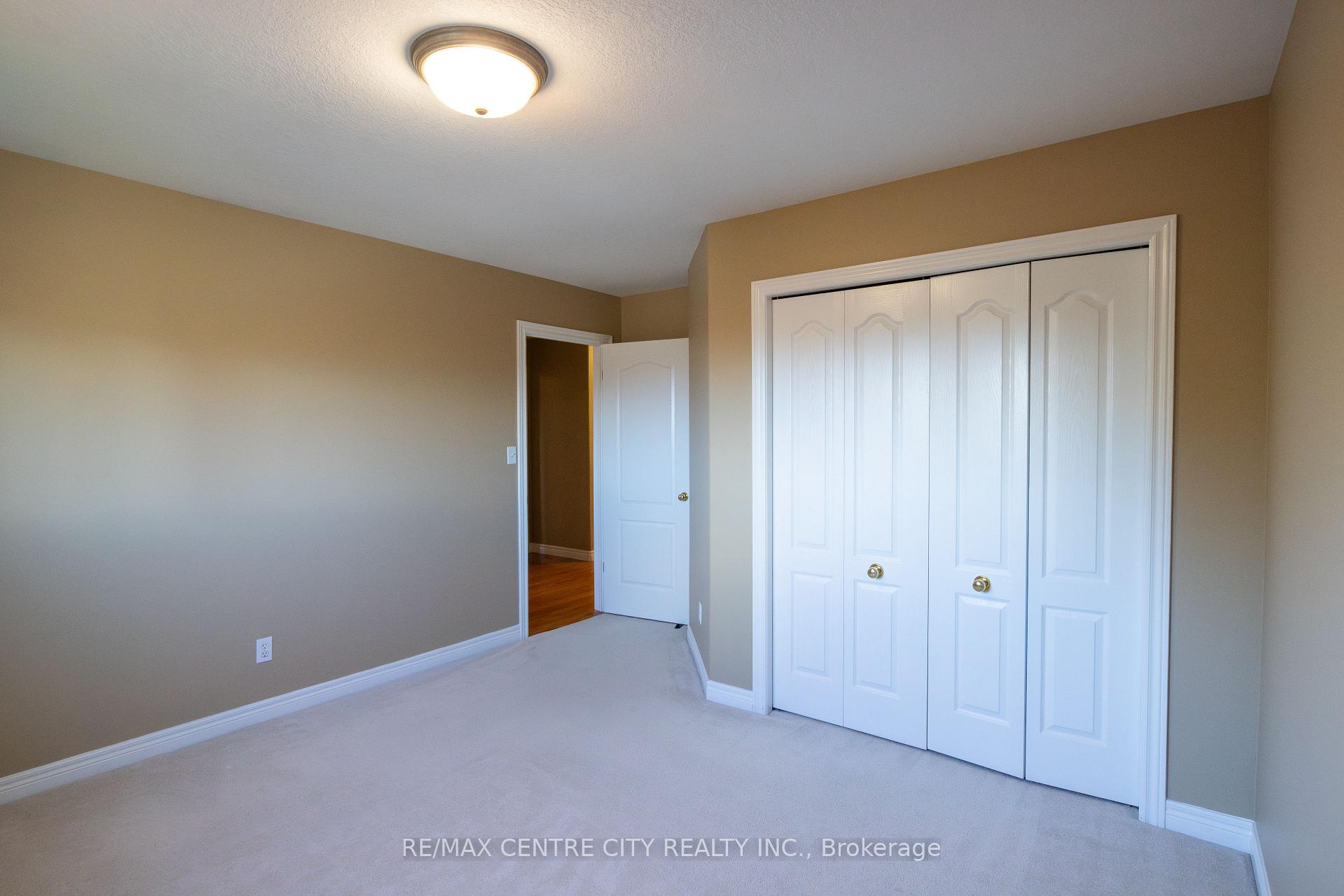 Photo 24 of 692 Salzburg Drive, Waterloo — HOMEH
