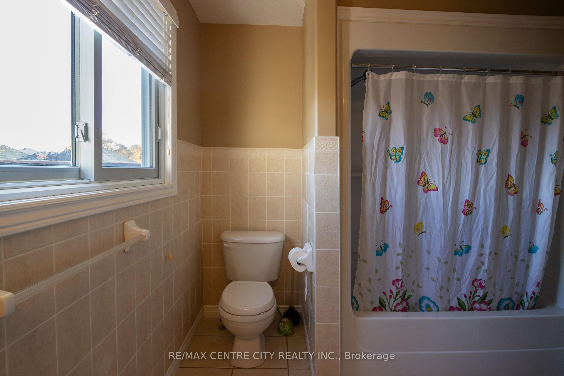 Photo 25 of 692 Salzburg Drive, Waterloo — HOMEH