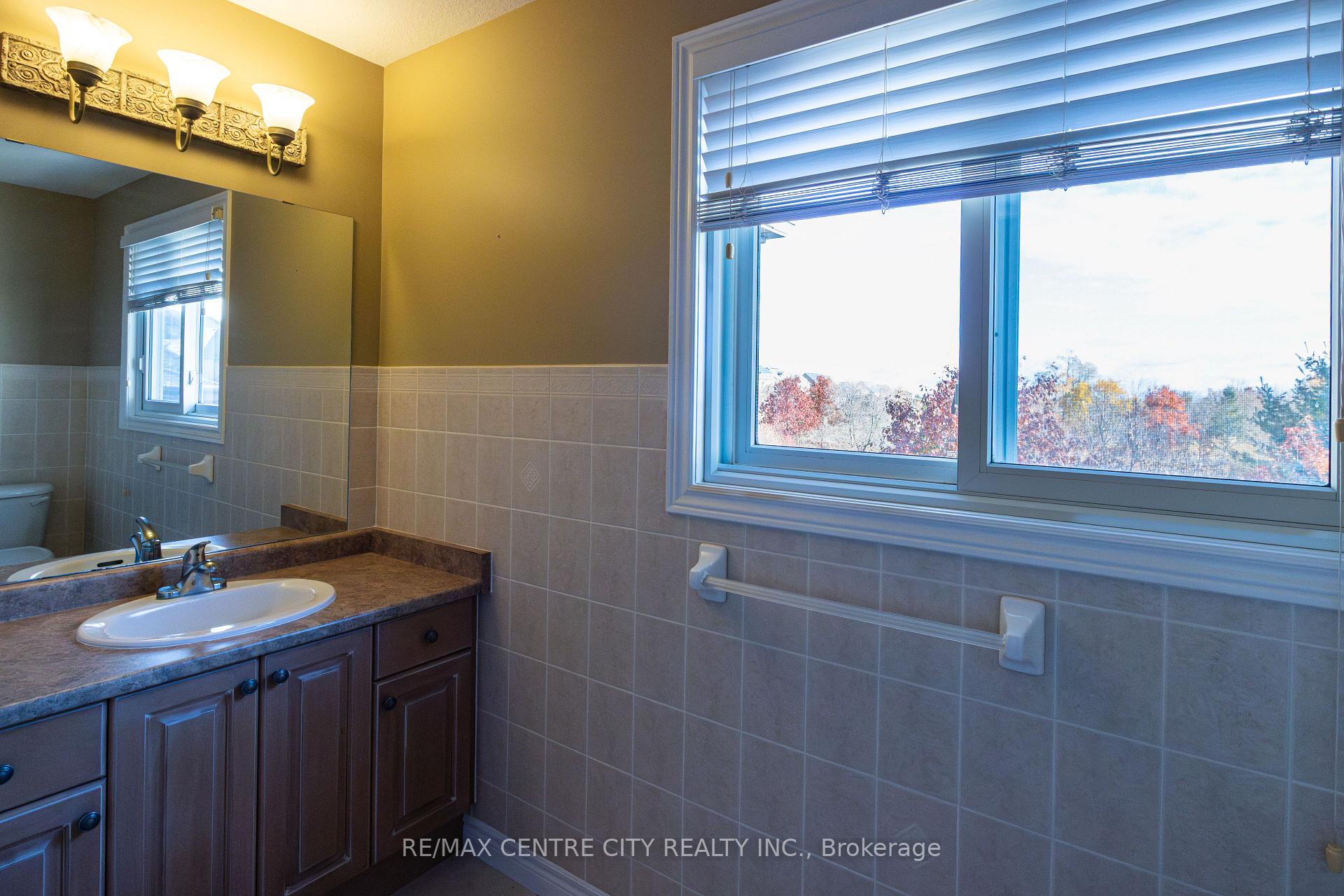 Photo 26 of 692 Salzburg Drive, Waterloo — HOMEH