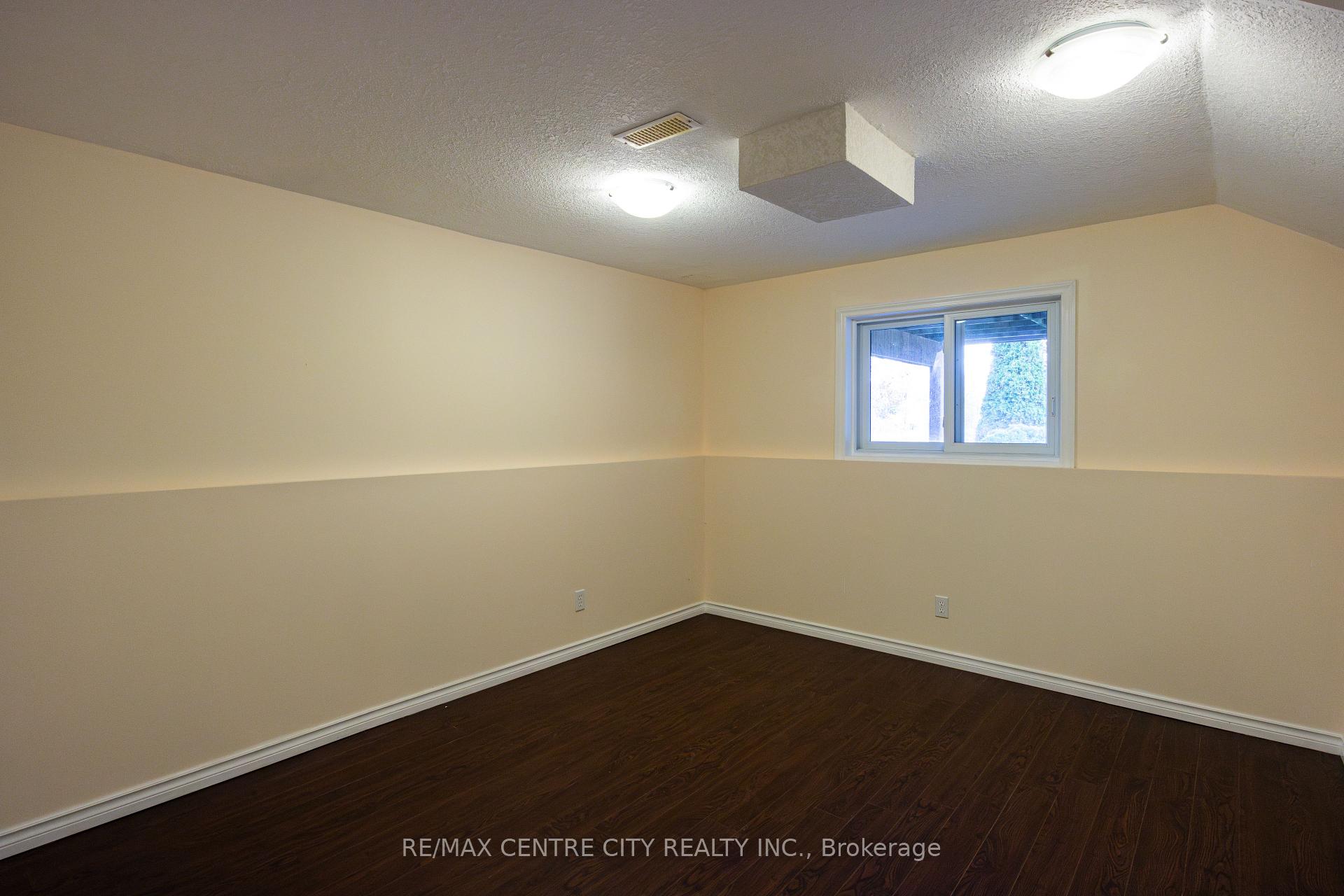 Photo 27 of 692 Salzburg Drive, Waterloo — HOMEH
