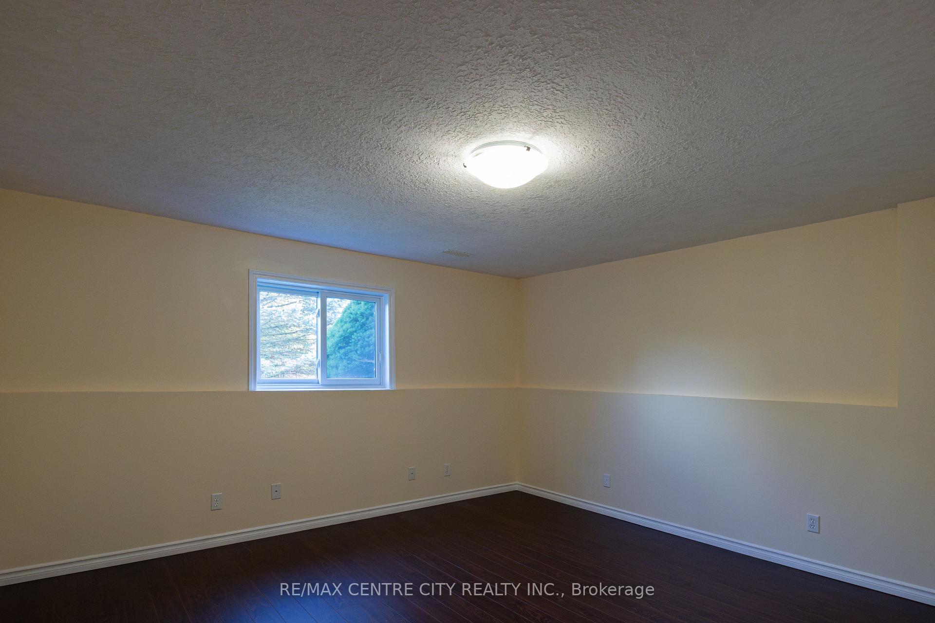 Photo 30 of 692 Salzburg Drive, Waterloo — HOMEH