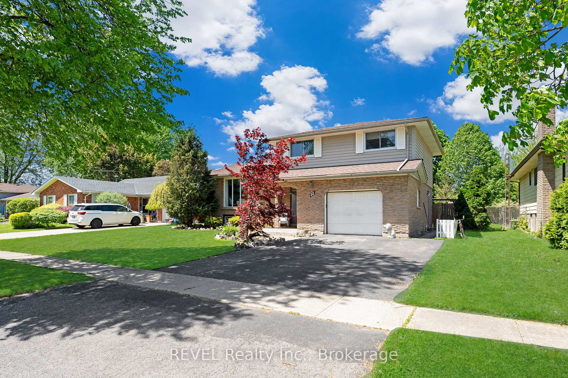 Photo 2 of 22 Mccoll Drive, Welland, N. Welland — HOMEH