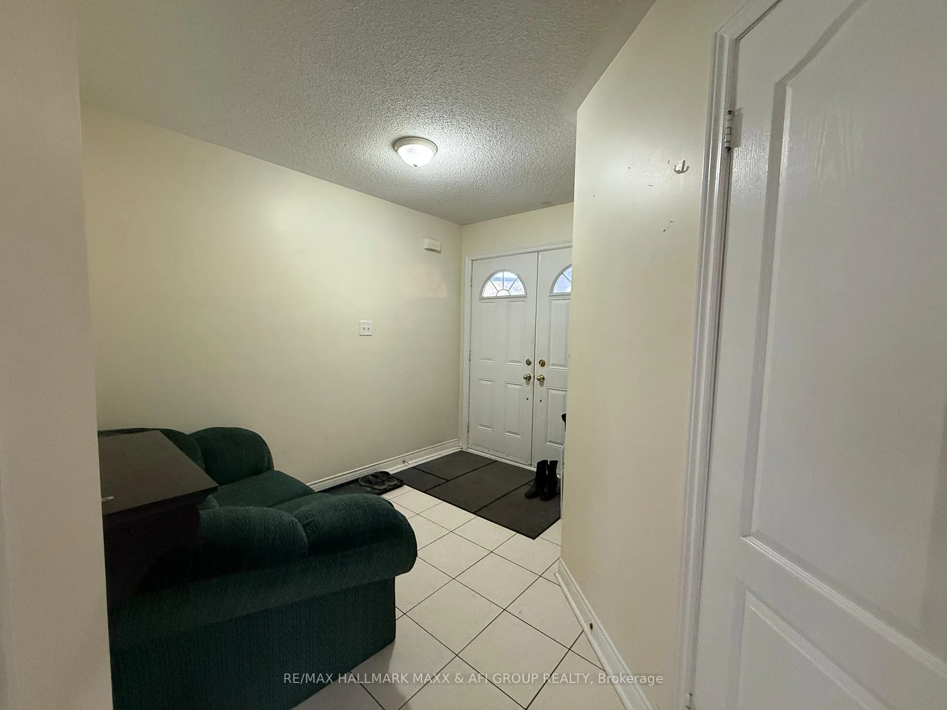 Photo 5 of 40 Chatterson Street, Whitby, Rolling Acres — HOMEH