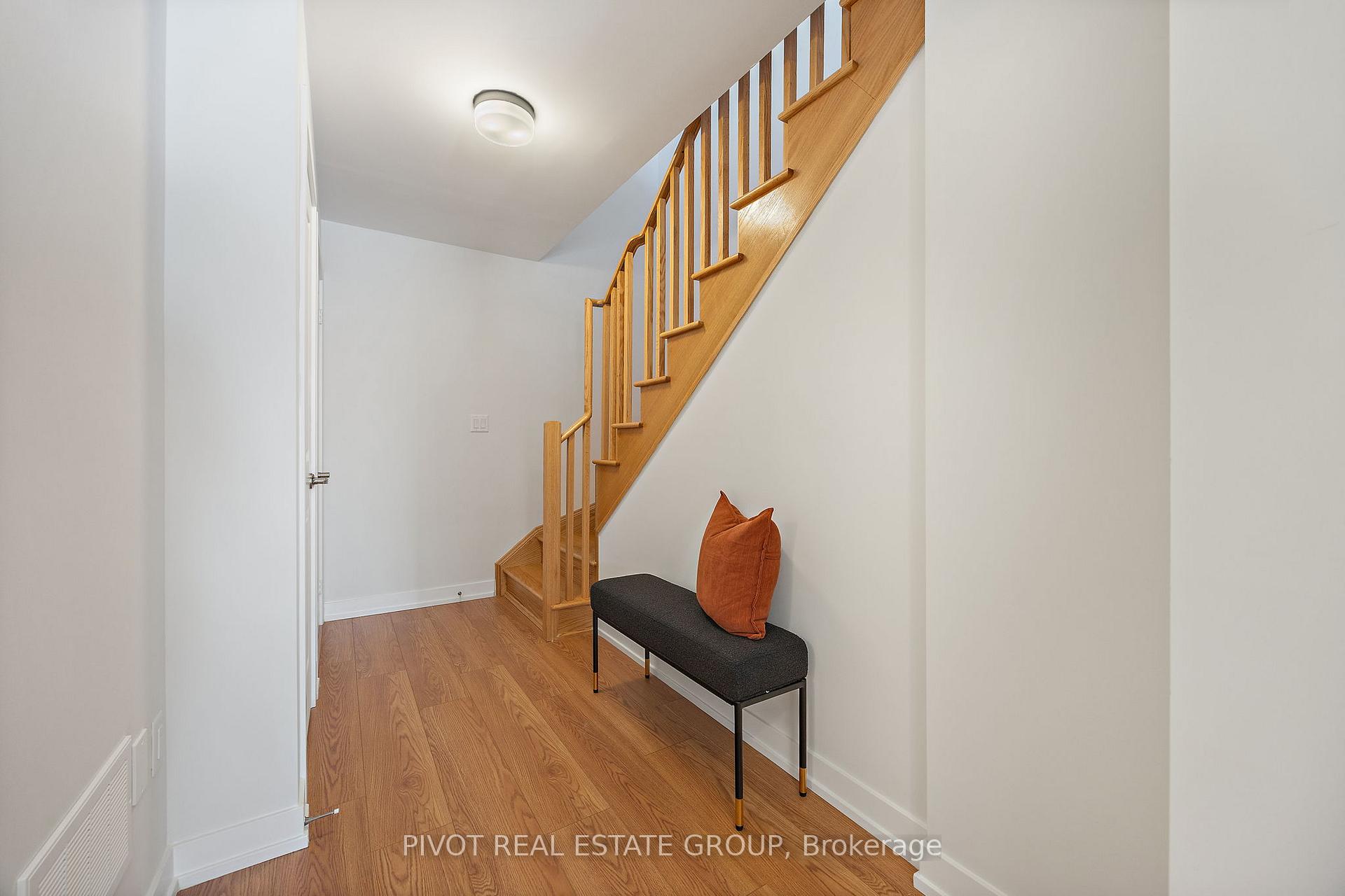 Photo 4 of 31 Pluto Way, Whitby, Brooklin — HOMEH