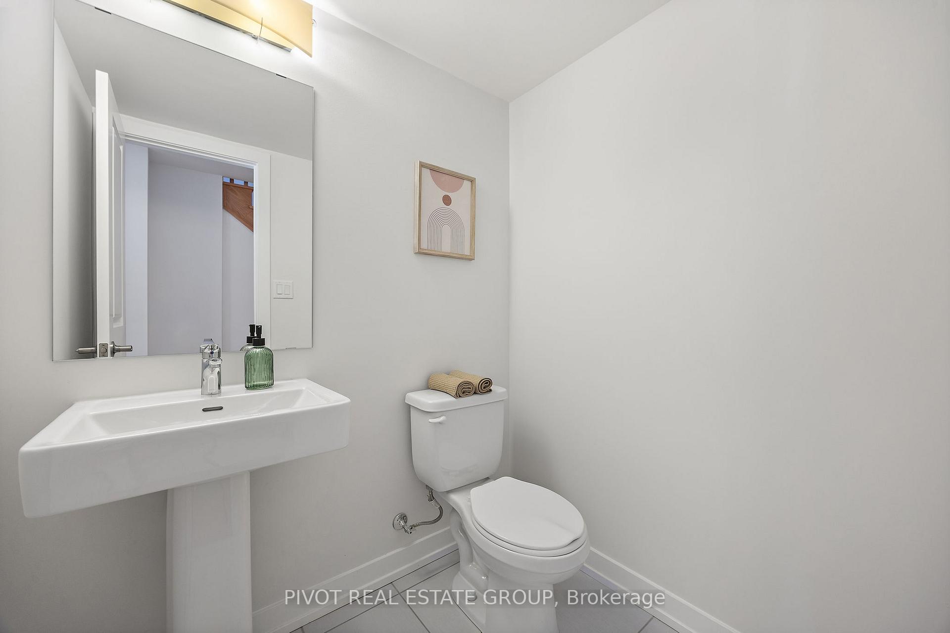 Photo 5 of 31 Pluto Way, Whitby, Brooklin — HOMEH