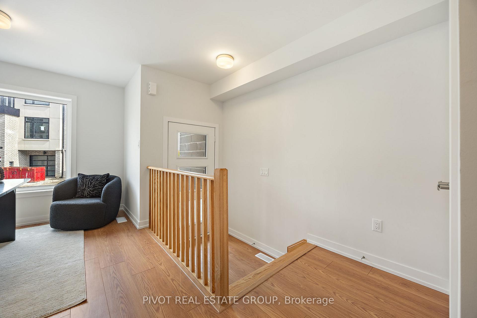 Photo 6 of 31 Pluto Way, Whitby, Brooklin — HOMEH
