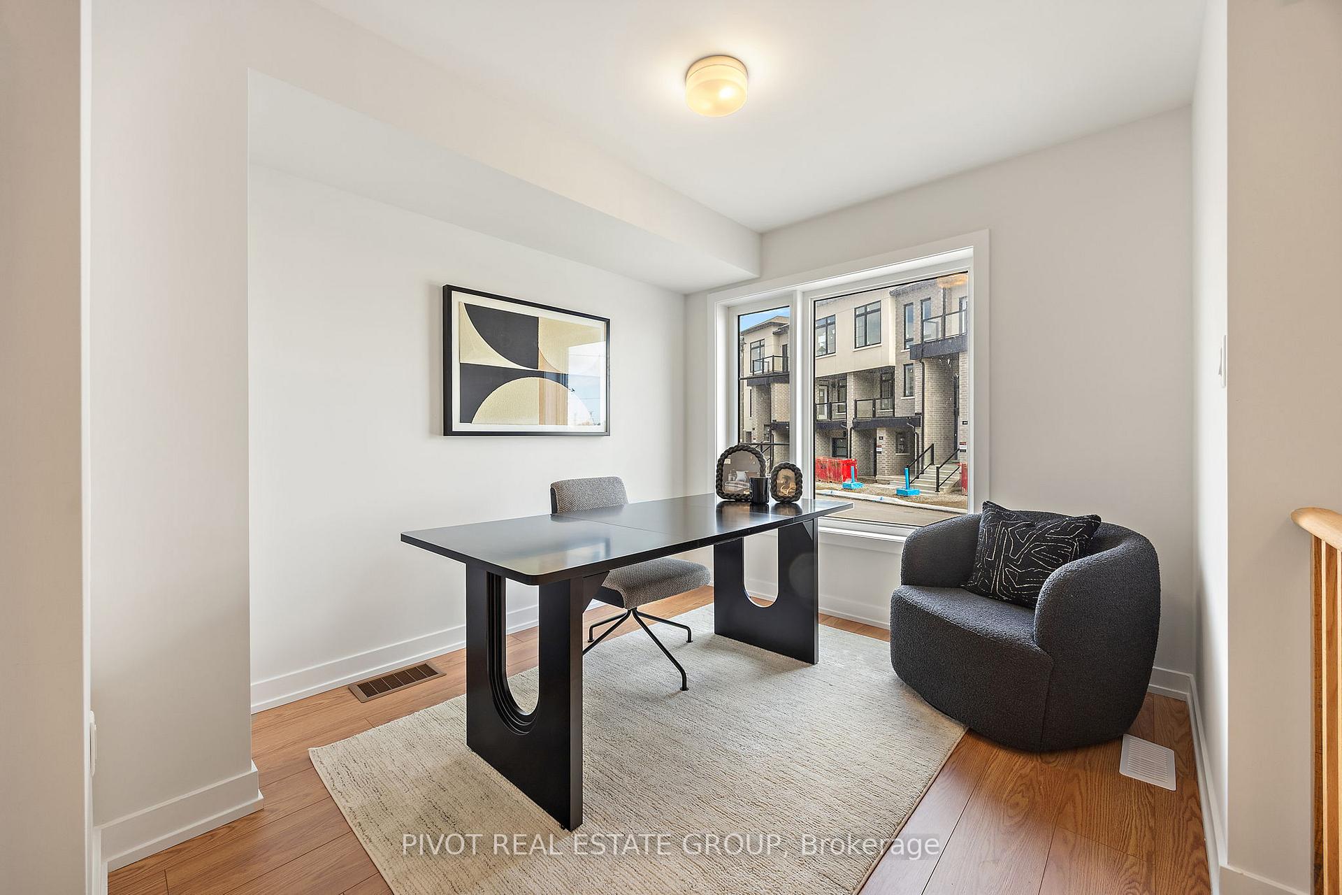 Photo 7 of 31 Pluto Way, Whitby, Brooklin — HOMEH
