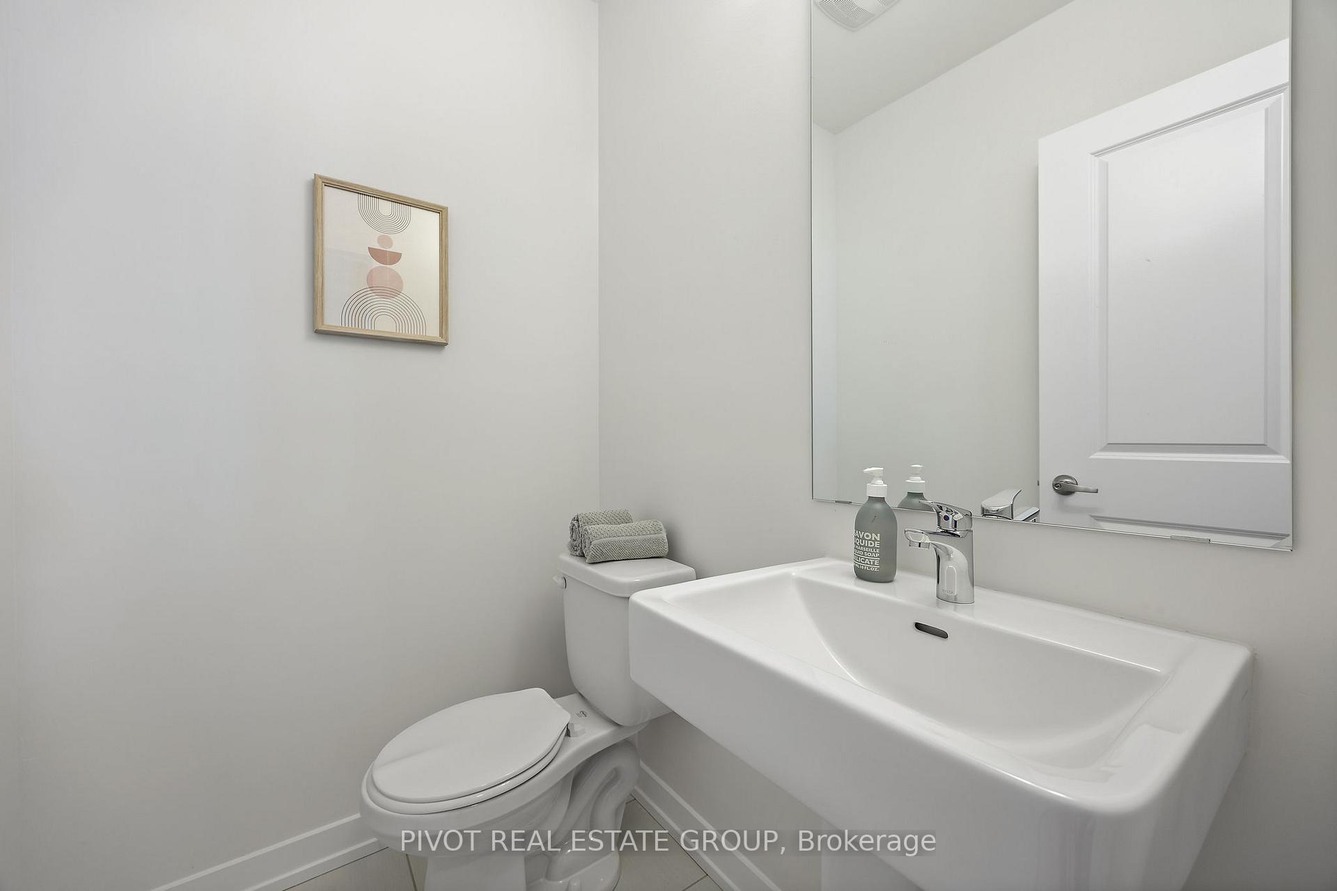 Photo 9 of 31 Pluto Way, Whitby, Brooklin — HOMEH
