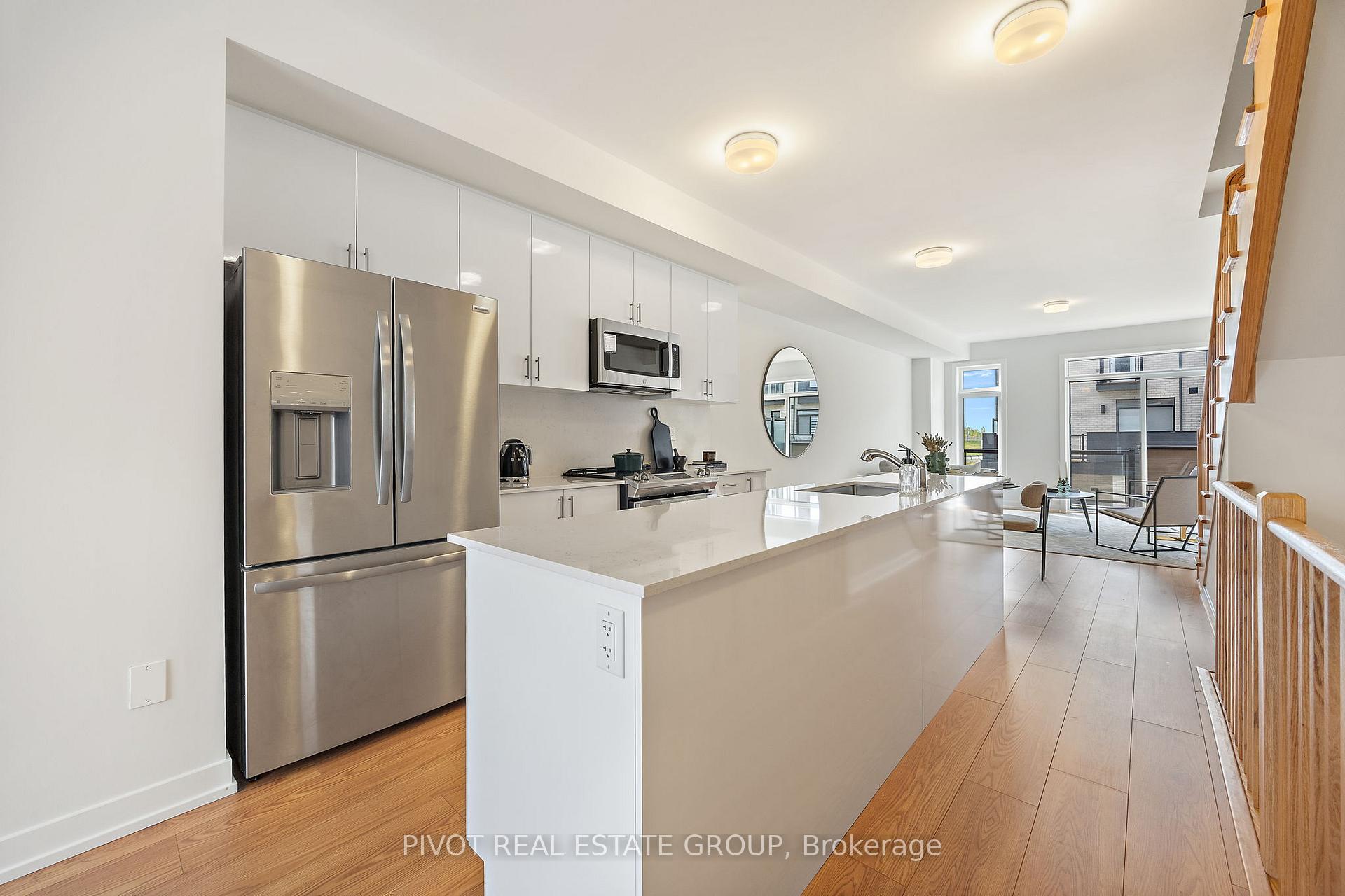 Photo 10 of 31 Pluto Way, Whitby, Brooklin — HOMEH