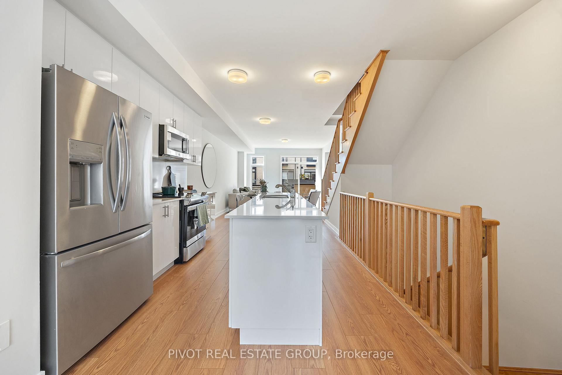 Photo 11 of 31 Pluto Way, Whitby, Brooklin — HOMEH