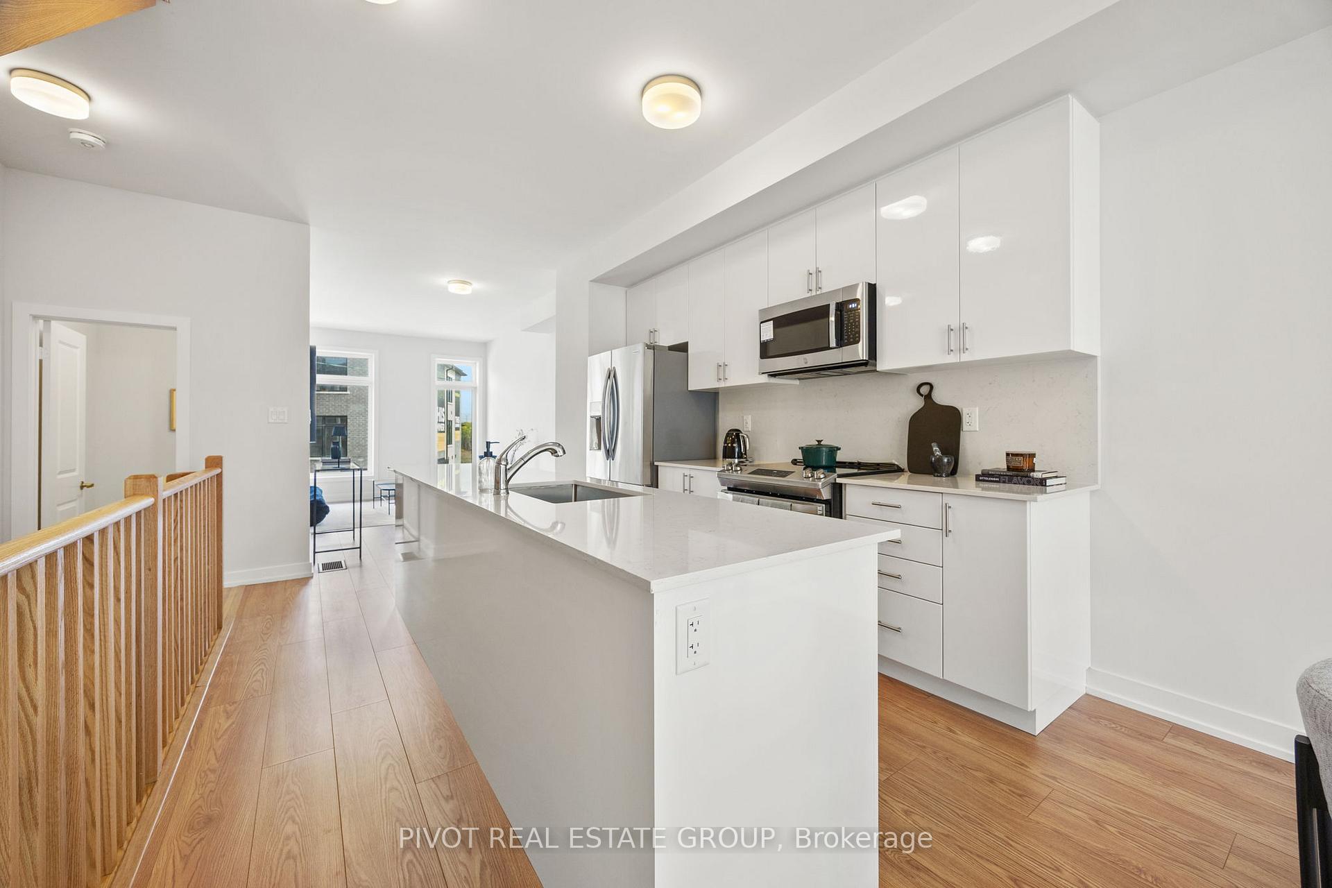 Photo 16 of 31 Pluto Way, Whitby, Brooklin — HOMEH