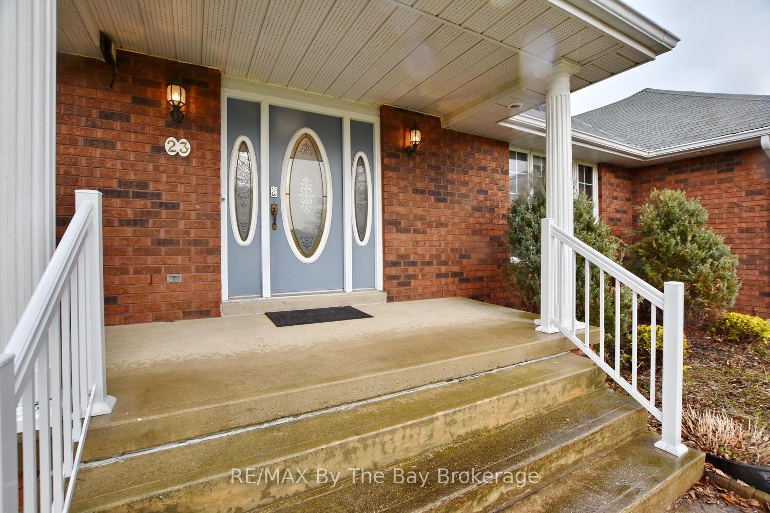 Photo 3 of 23 Kelley Crescent, Wasaga Beach — HOMEH