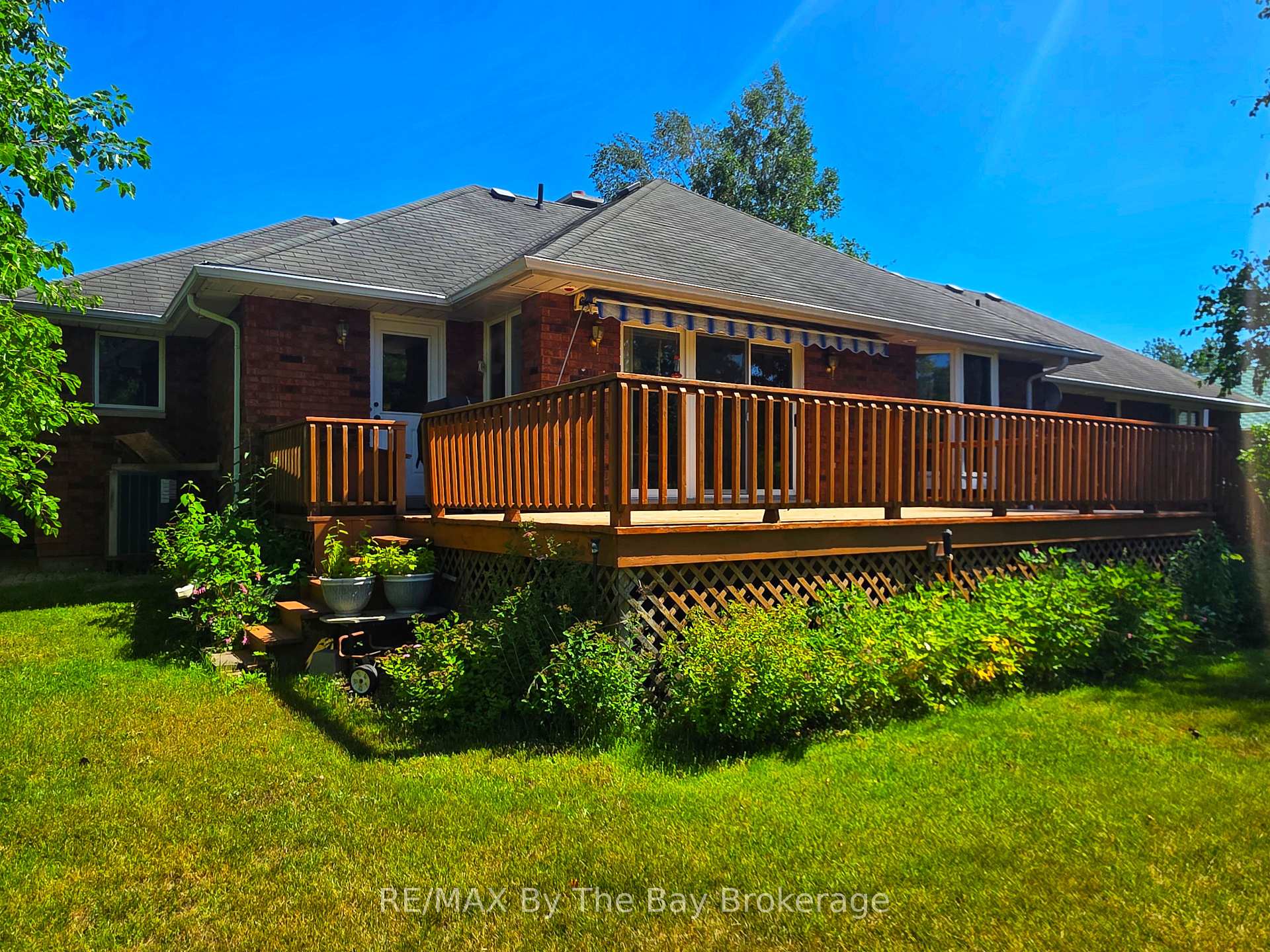 Photo 4 of 23 Kelley Crescent, Wasaga Beach — HOMEH